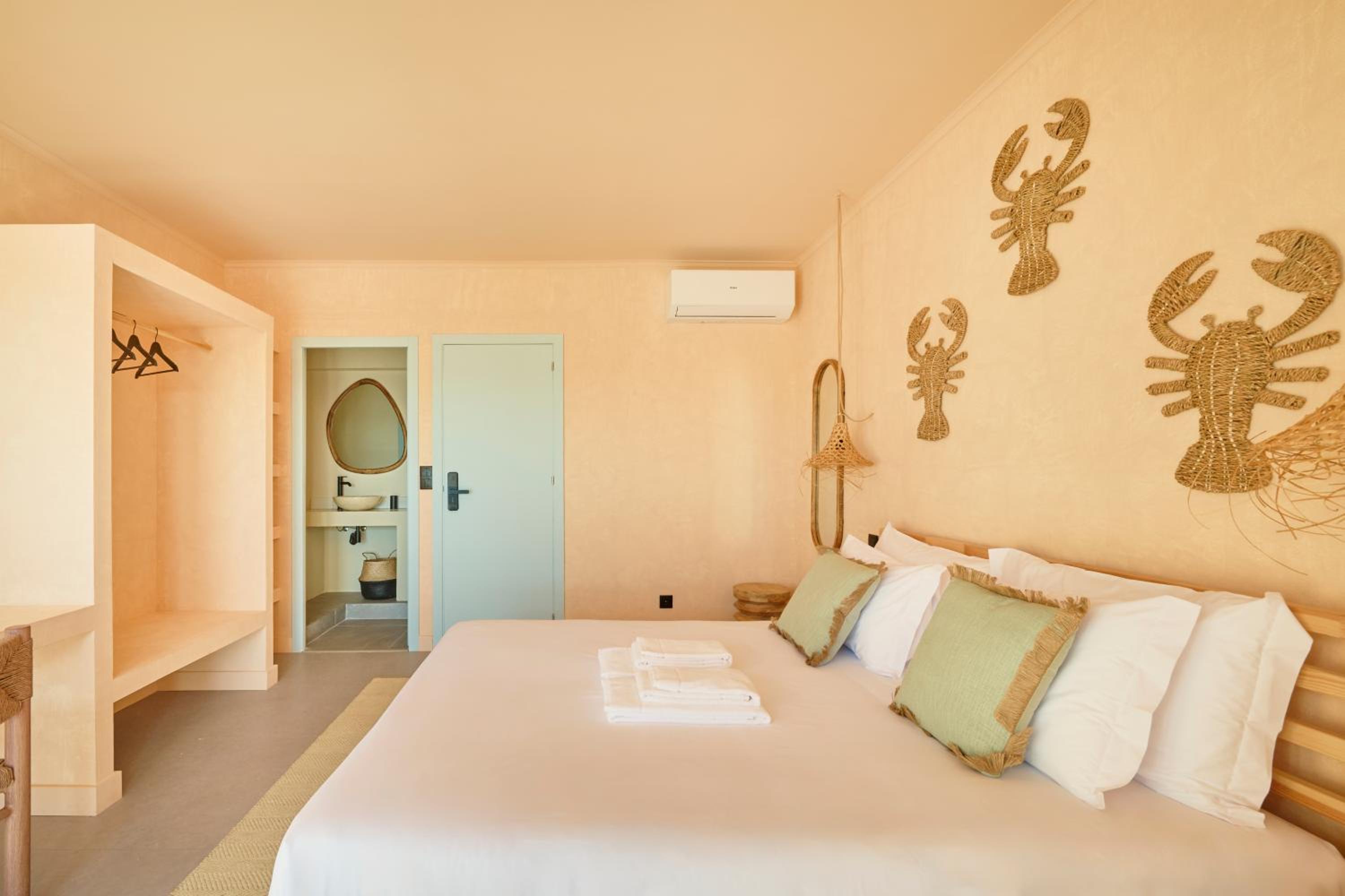 Wander Surf House