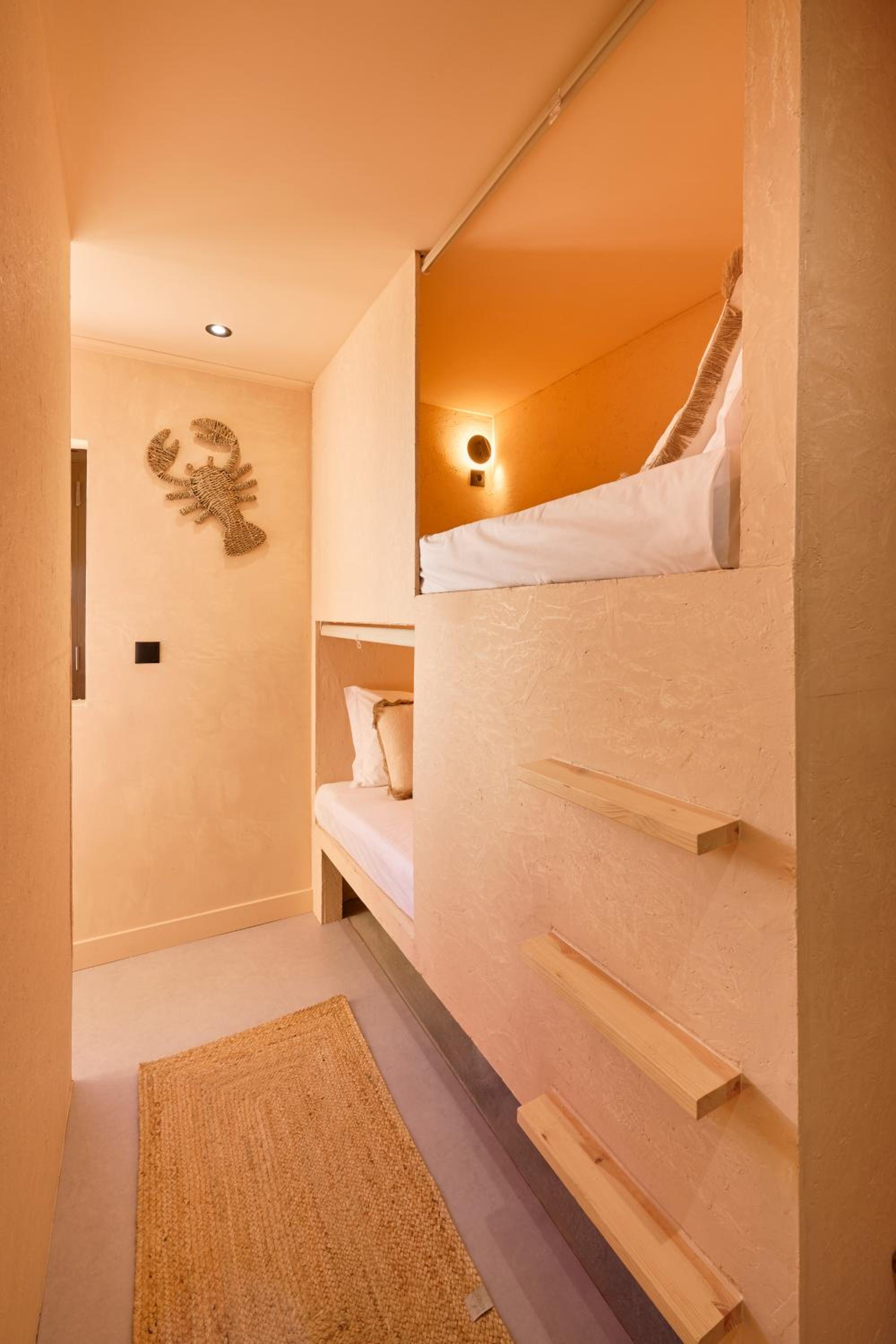 Wander Surf House