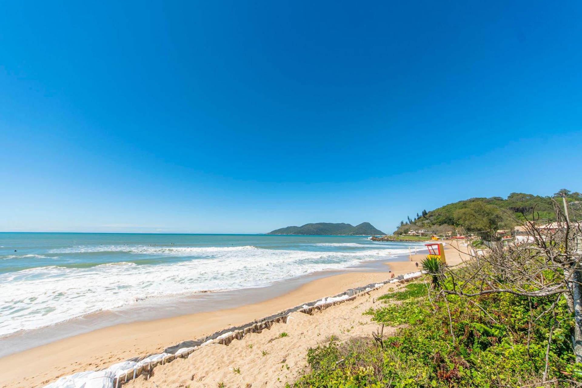 Apto frente mar Morro das Pedras QA5260