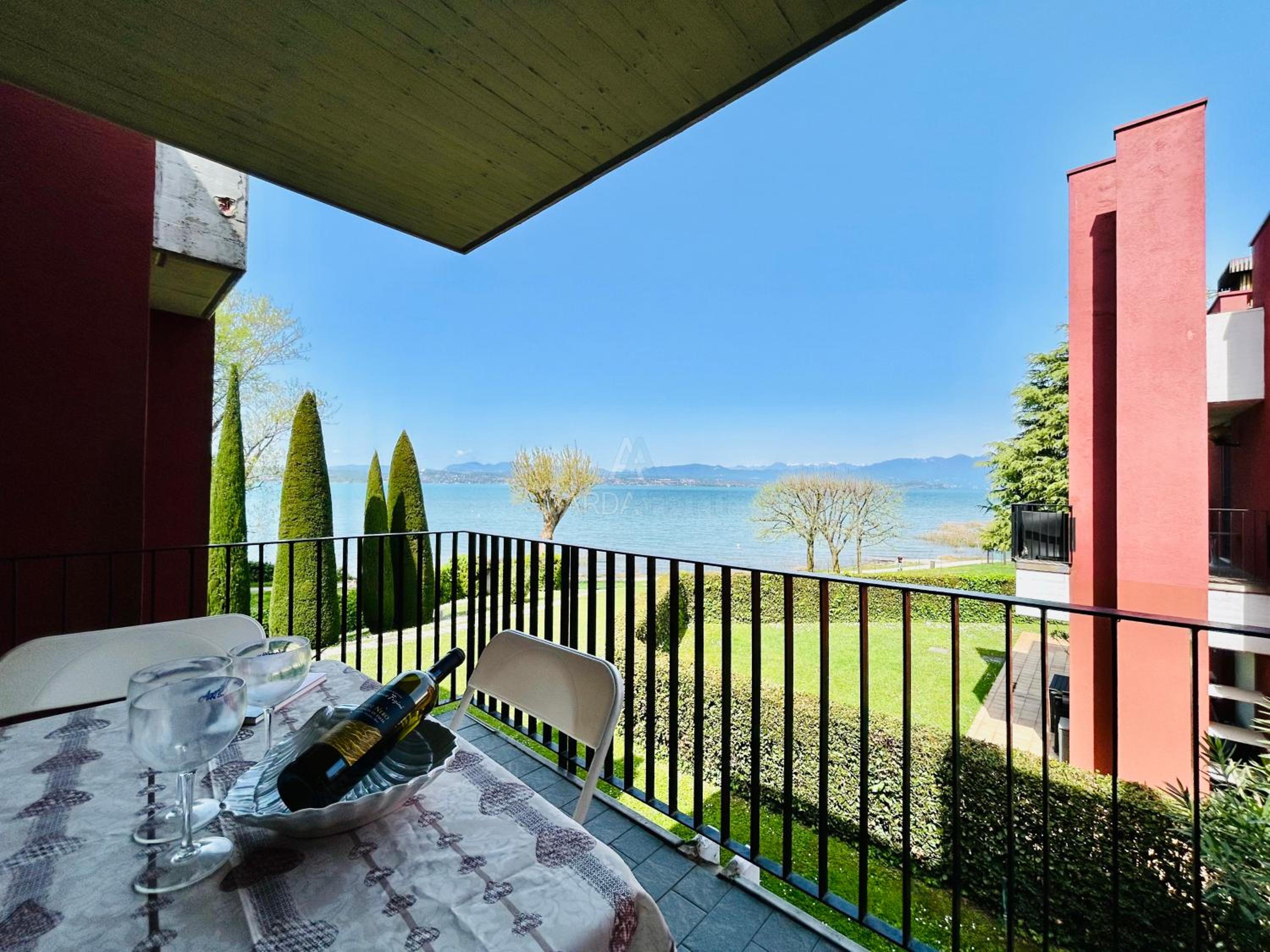 Poseidone Apartment - Terrazza vista lago