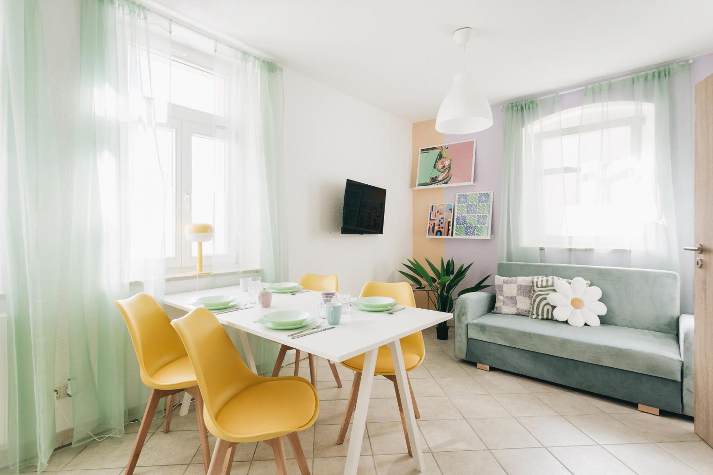 Creekside Colors - Playful Apartment