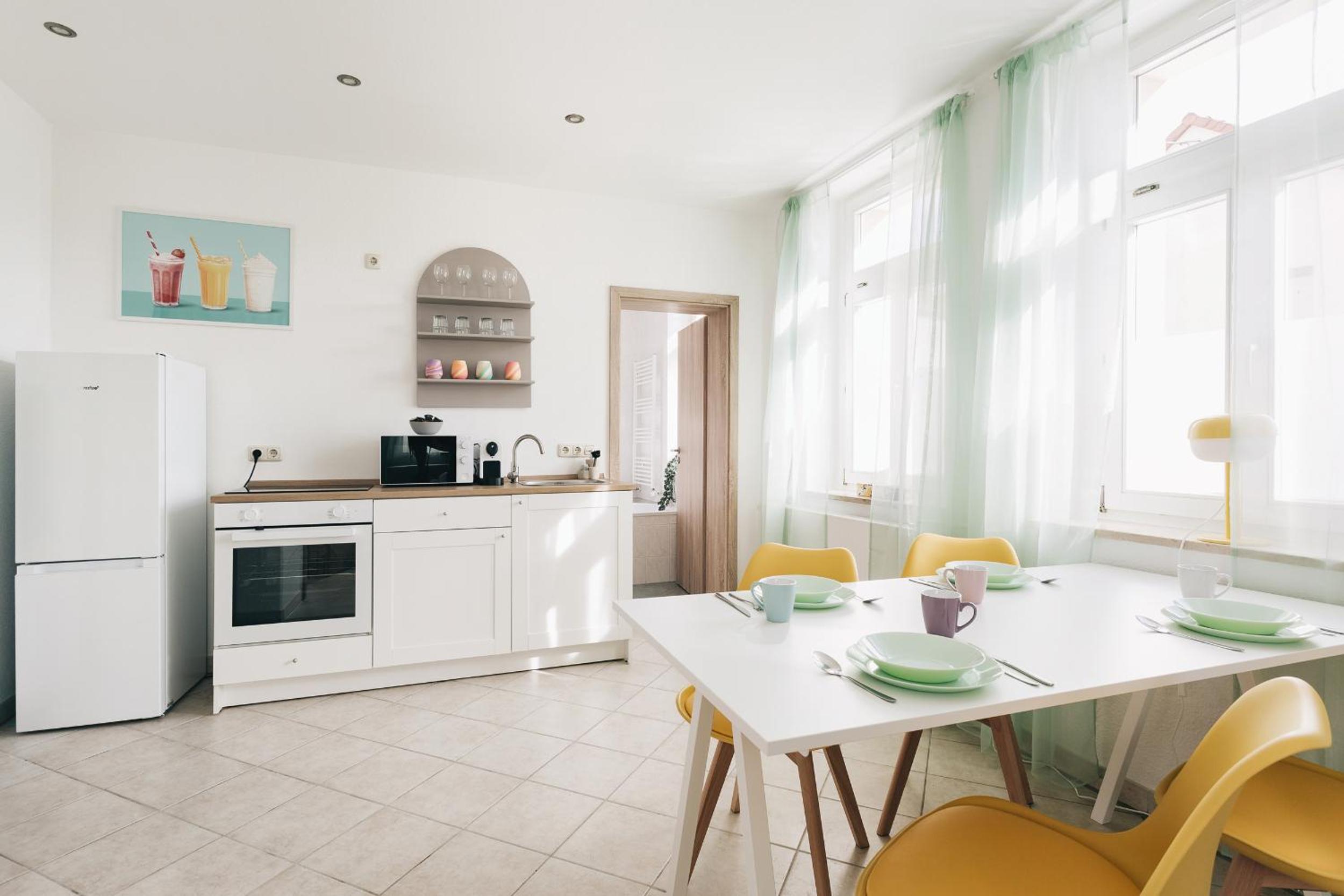 Creekside Colors - Playful Apartment