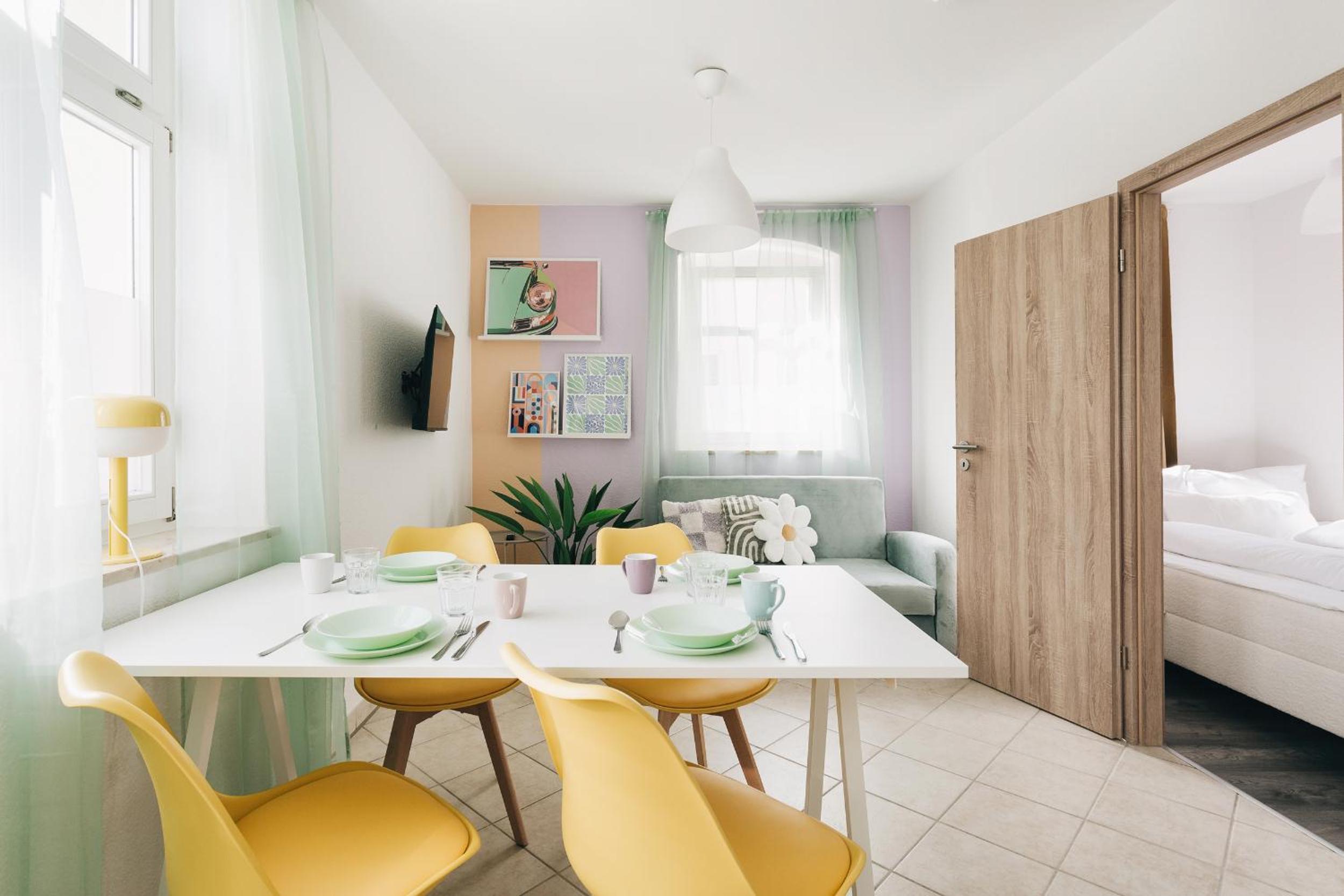 Creekside Colors - Playful Apartment