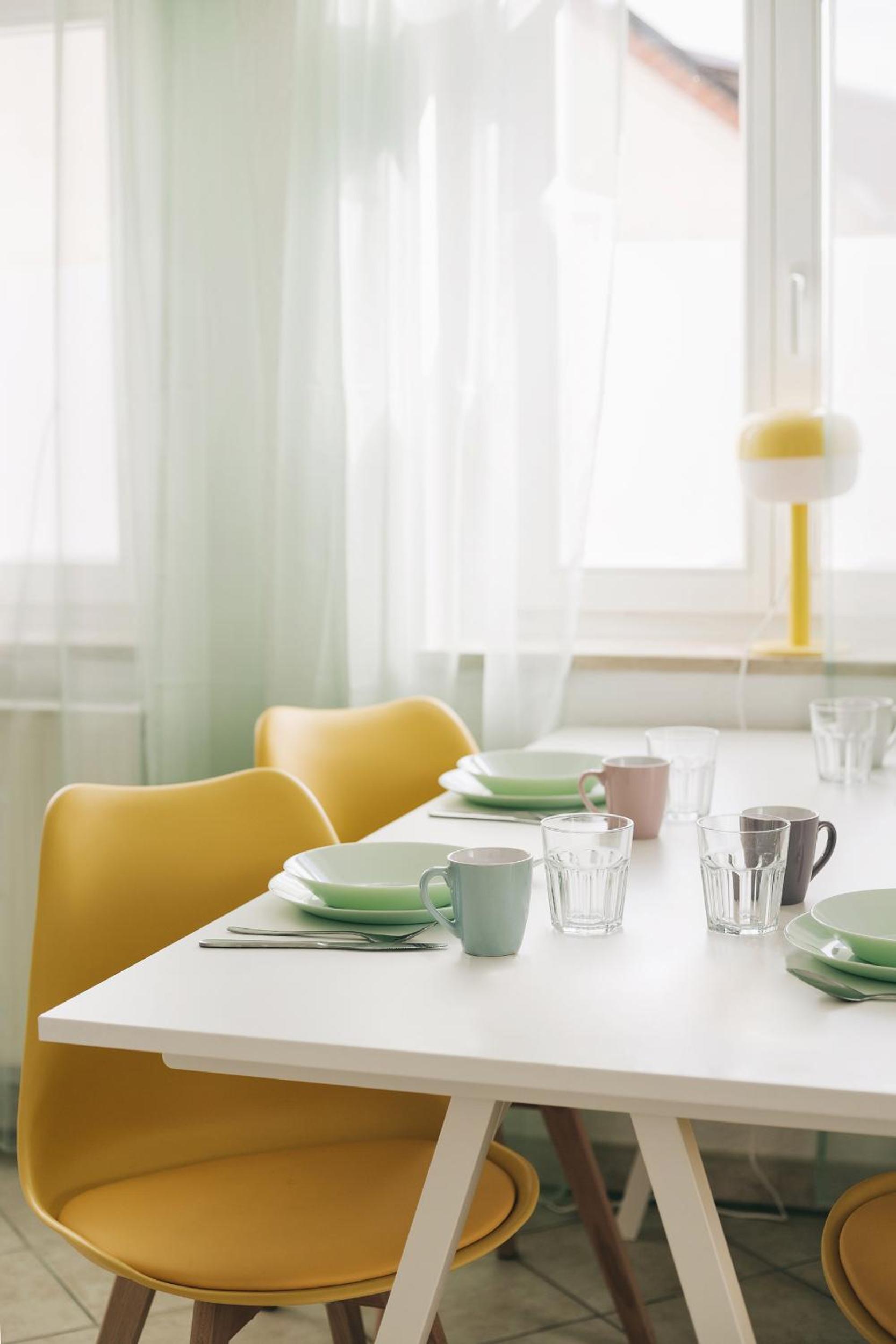 Creekside Colors - Playful Apartment