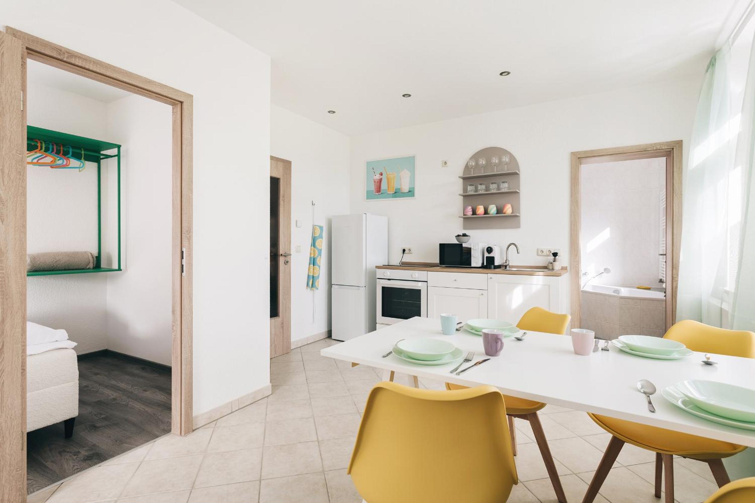 Creekside Colors - Playful Apartment
