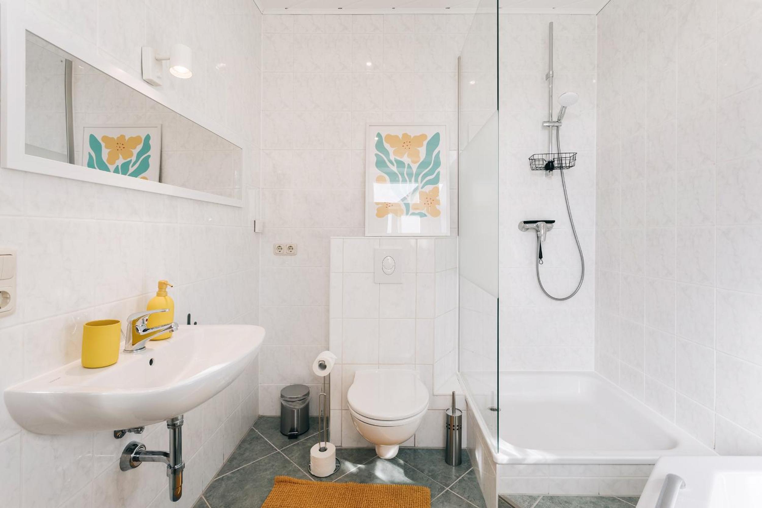 Creekside Colors - Playful Apartment