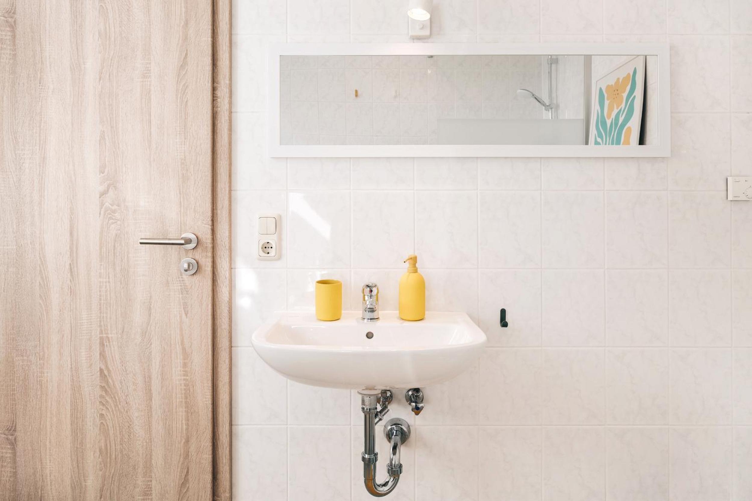 Creekside Colors - Playful Apartment