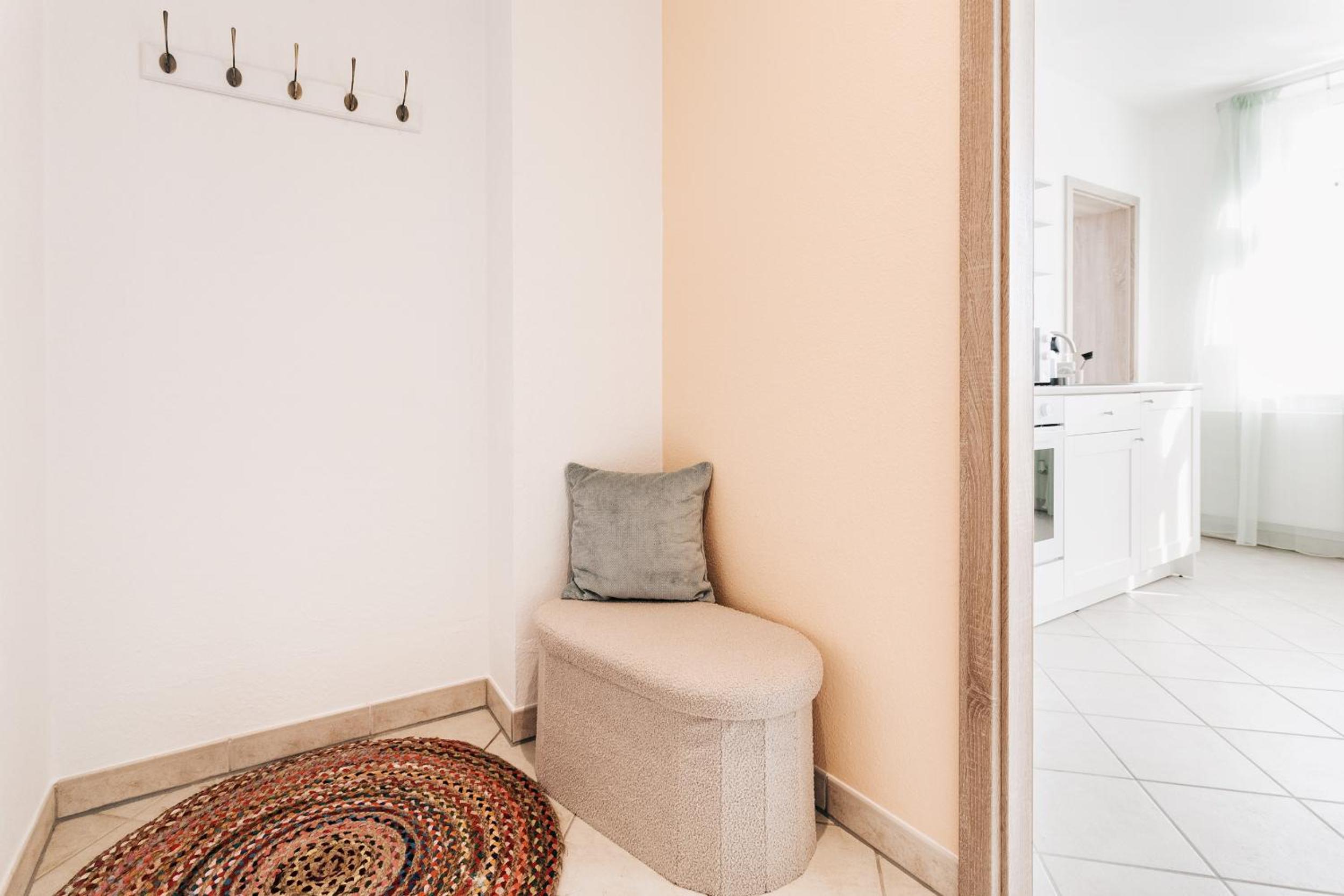 Creekside Colors - Playful Apartment
