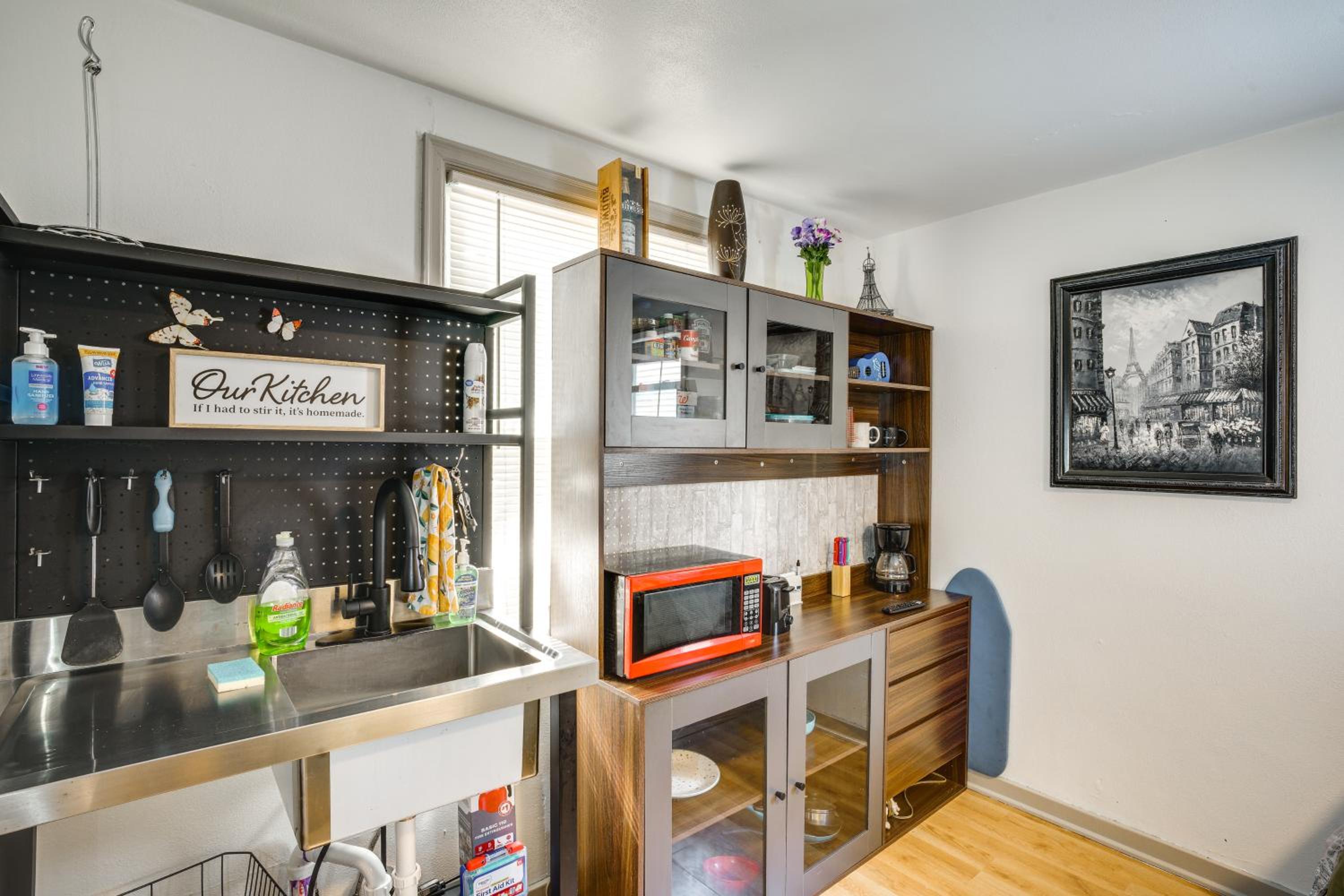 2 Mi to Lake Winnebago Cozy Fond du Lac Studio