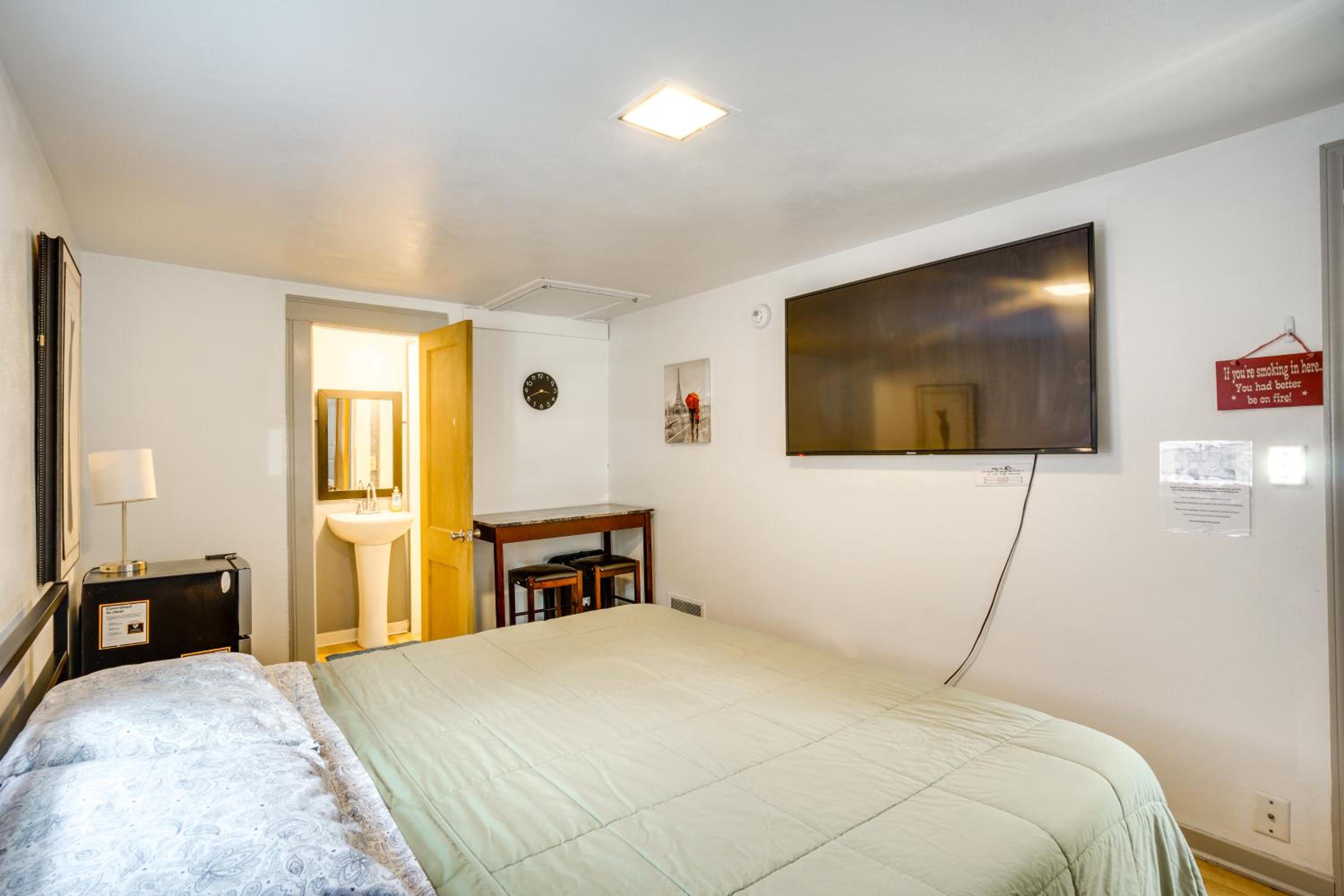 2 Mi to Lake Winnebago Cozy Fond du Lac Studio
