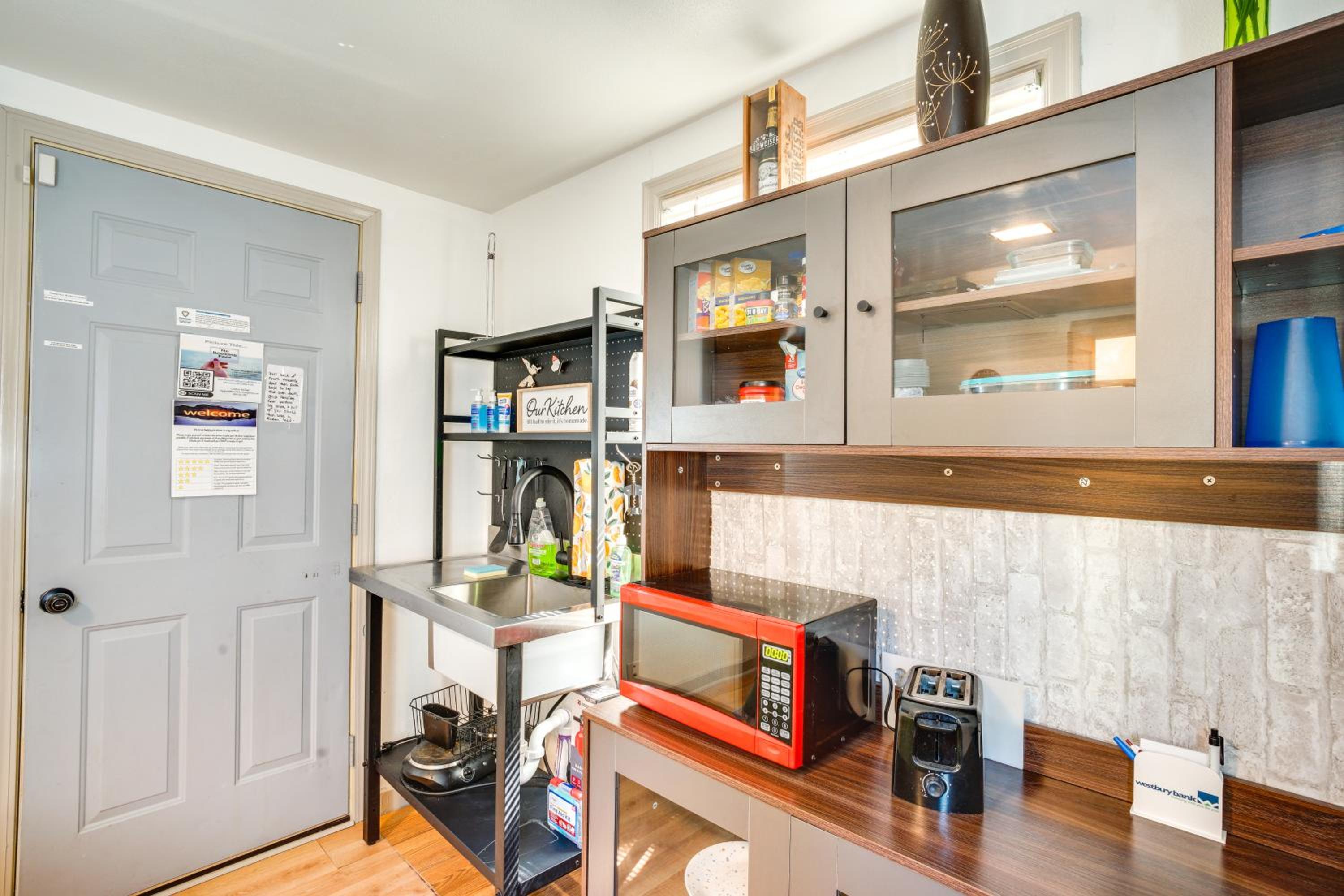 2 Mi to Lake Winnebago Cozy Fond du Lac Studio