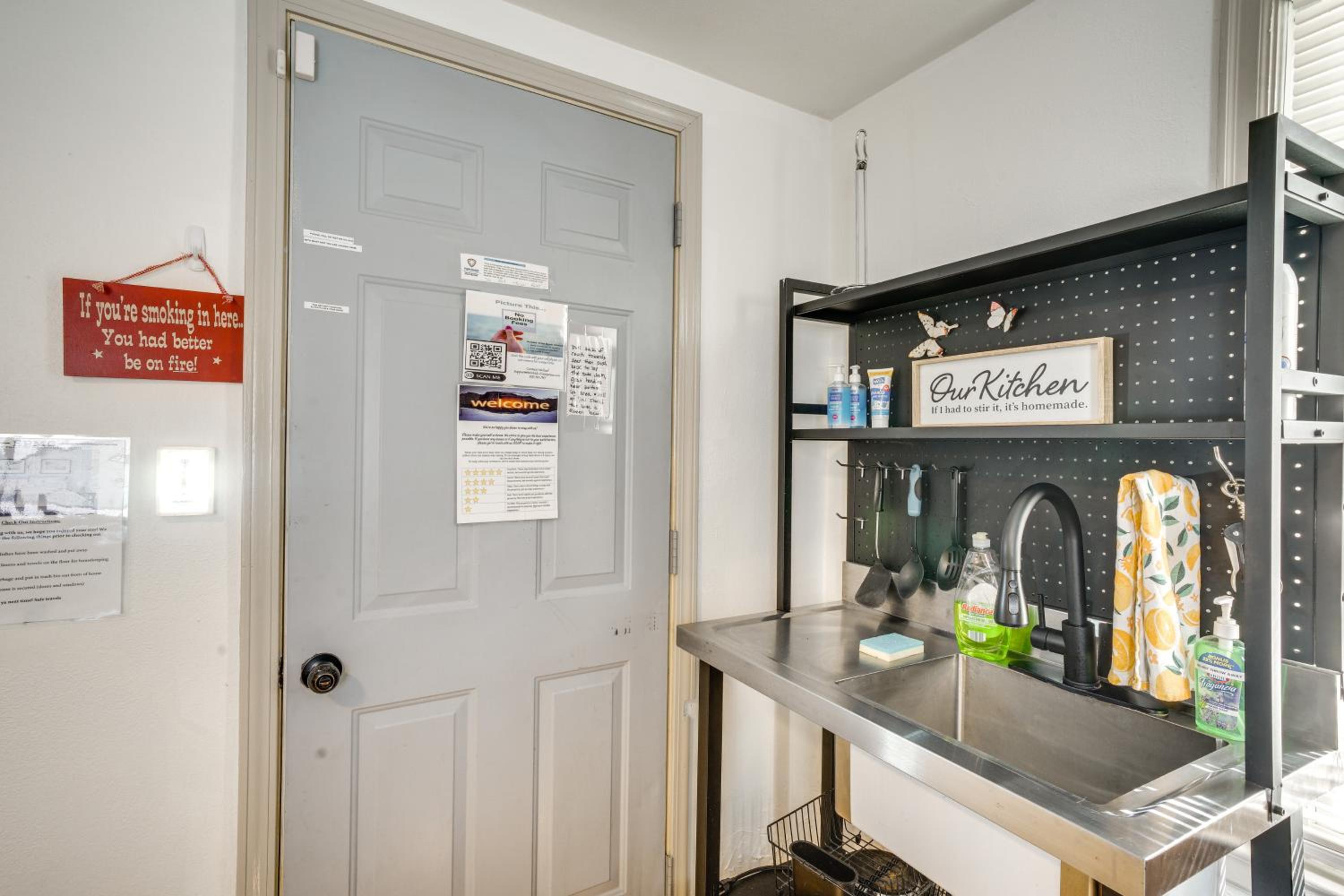 2 Mi to Lake Winnebago Cozy Fond du Lac Studio