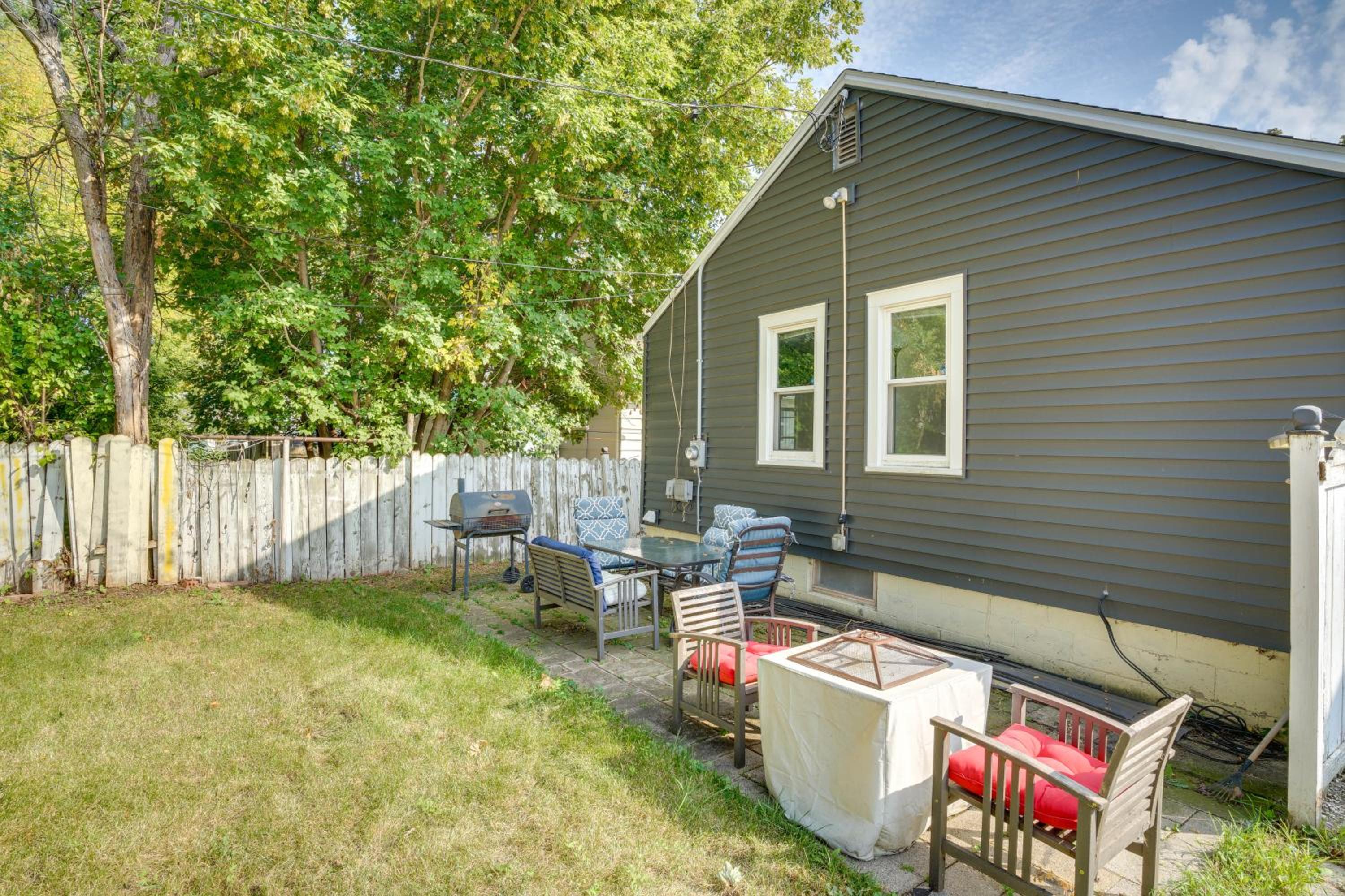 2 Mi to Lake Winnebago Cozy Fond du Lac Studio