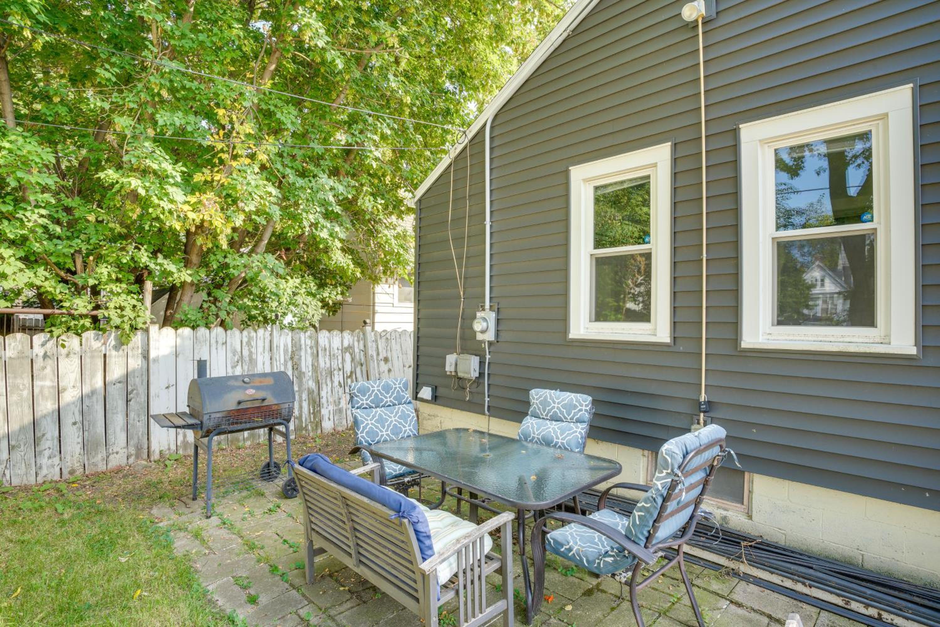 2 Mi to Lake Winnebago Cozy Fond du Lac Studio