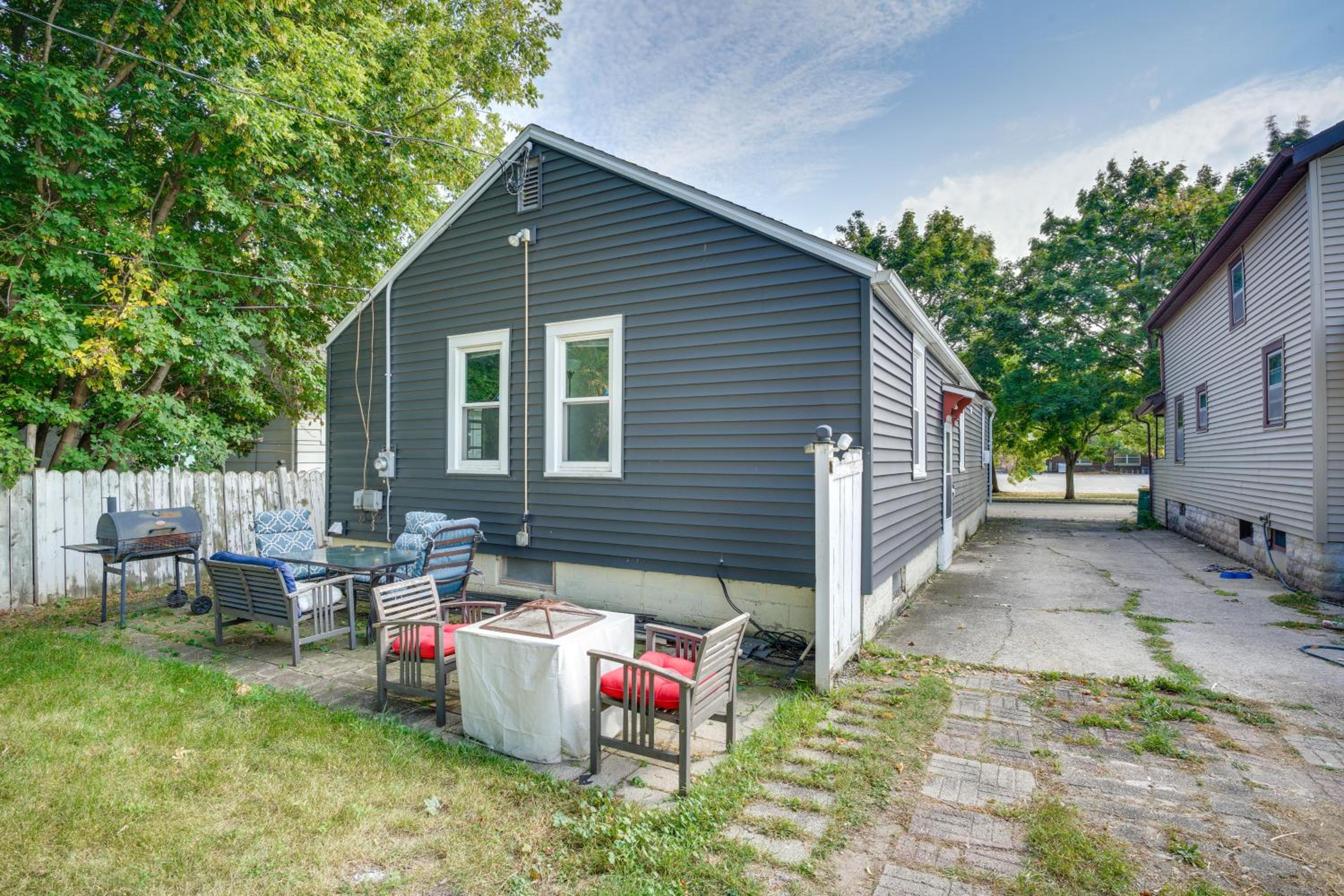 2 Mi to Lake Winnebago Cozy Fond du Lac Studio