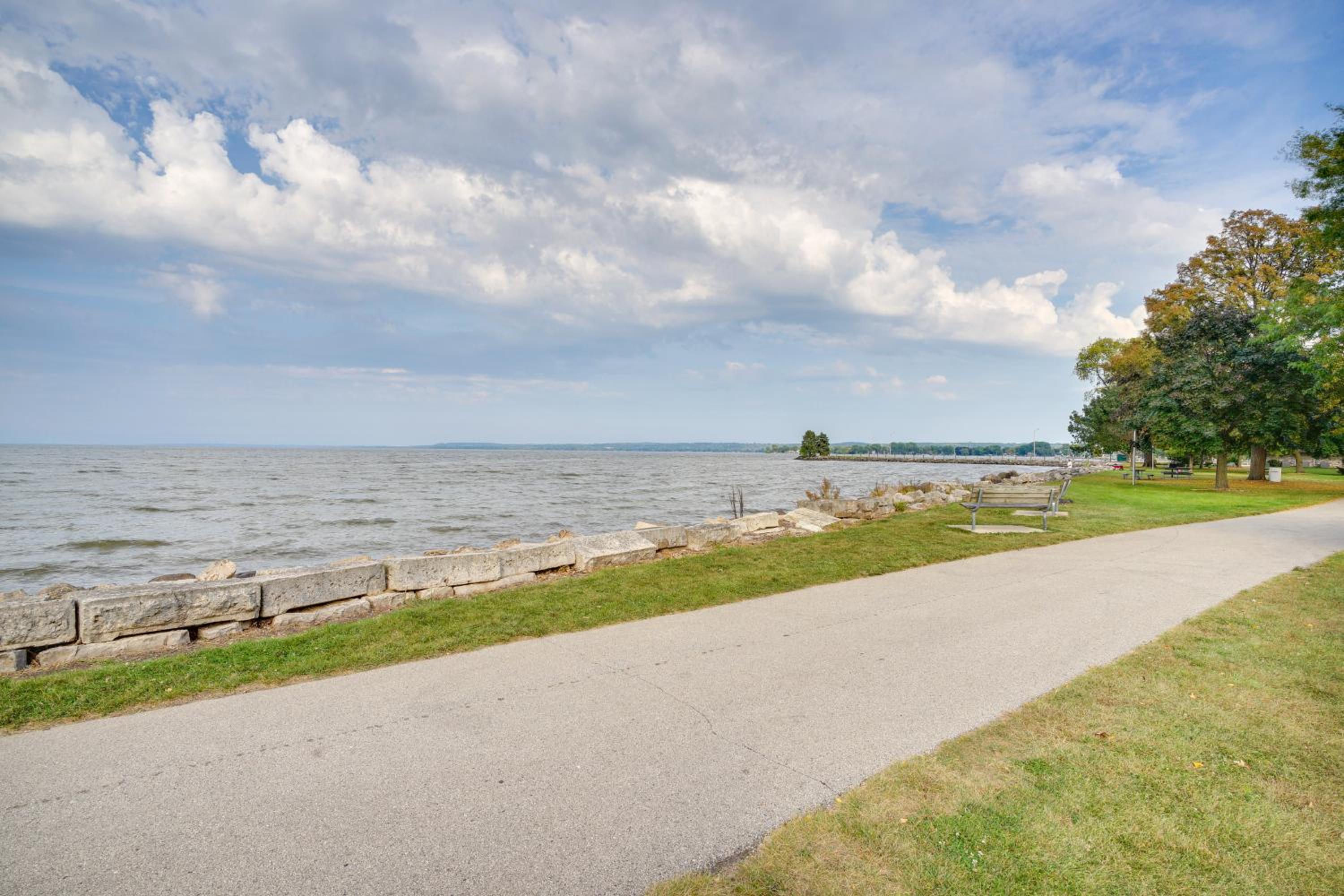 2 Mi to Lake Winnebago Cozy Fond du Lac Studio