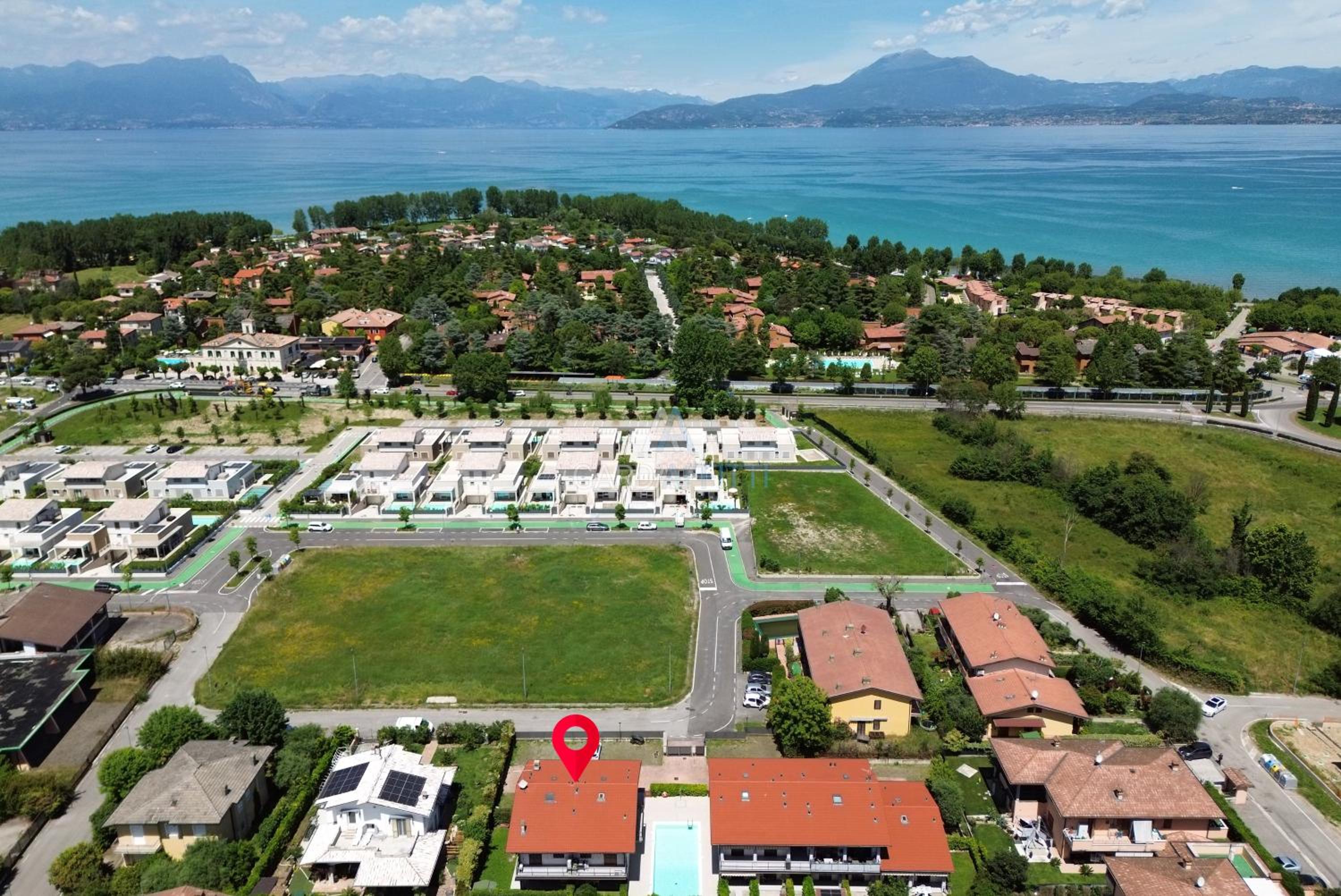 Casa Azzurra - Relax con Giardino e Piscina a Sirmione