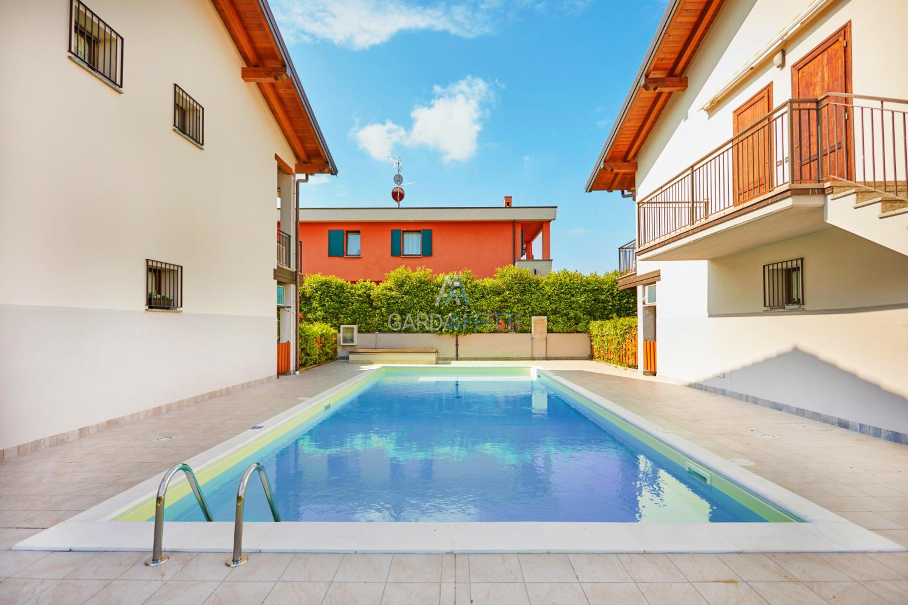 Casa Azzurra - Relax con Giardino e Piscina a Sirmione