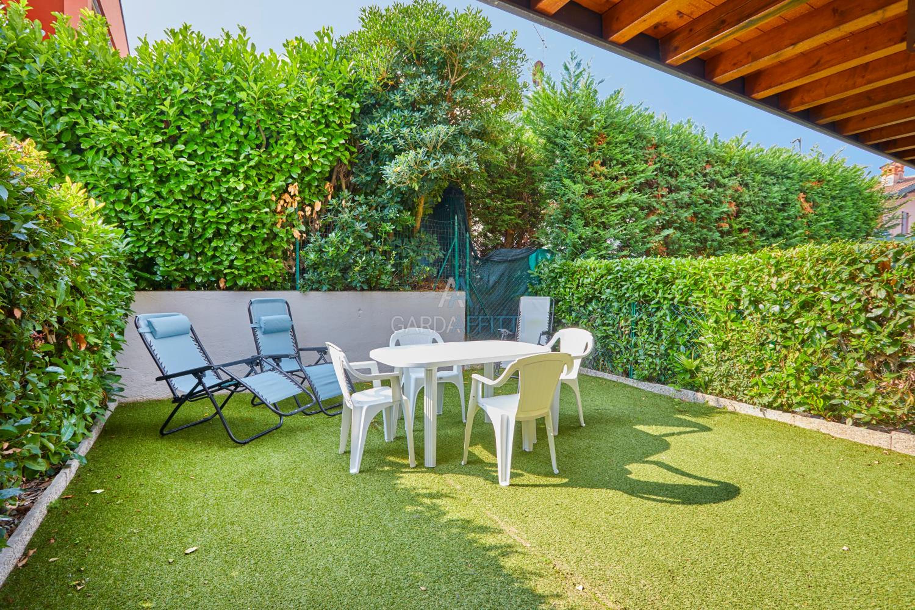 Casa Azzurra - Relax con Giardino e Piscina a Sirmione