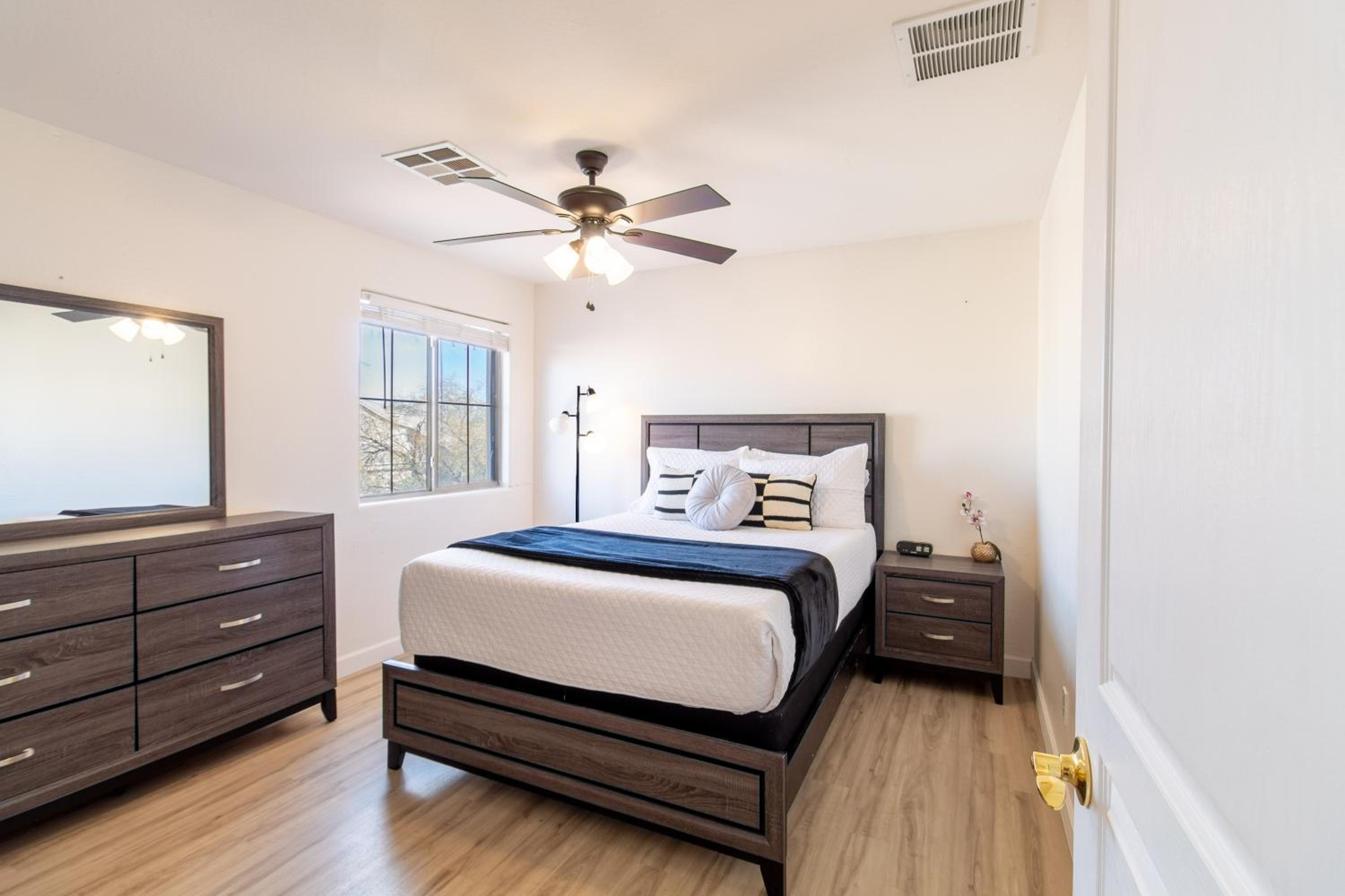 Casa Desert Willow 5BR Home & Heated Pool