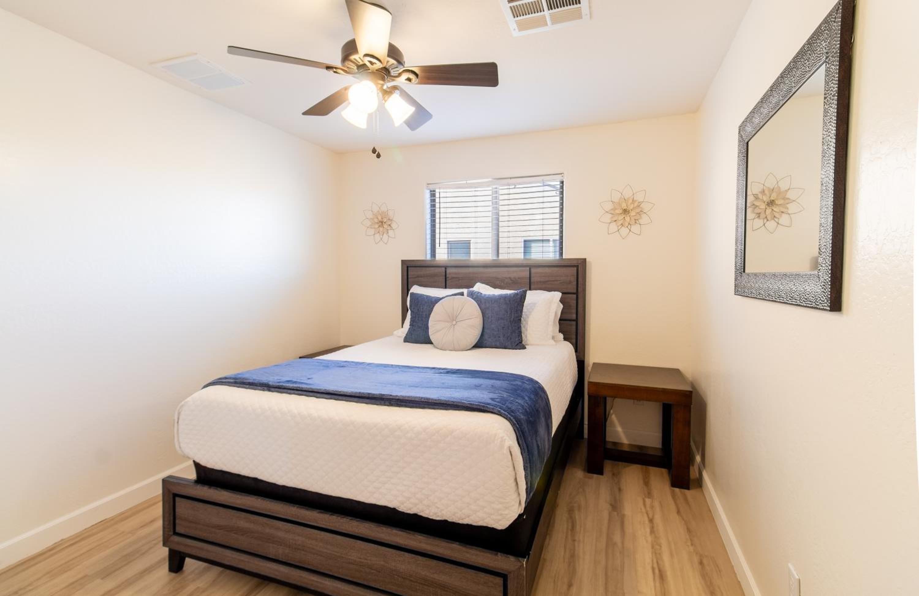 Casa Desert Willow 5BR Home & Heated Pool
