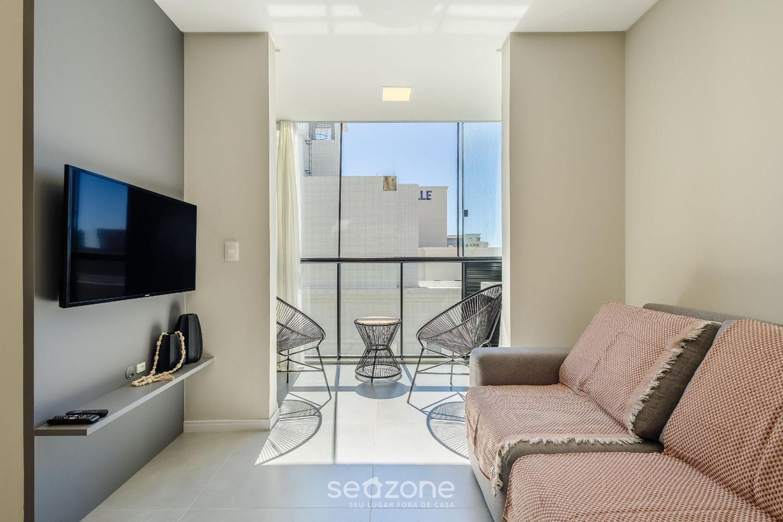 Your exclusive stay just steps from the sea in Meia Praia - FFS!