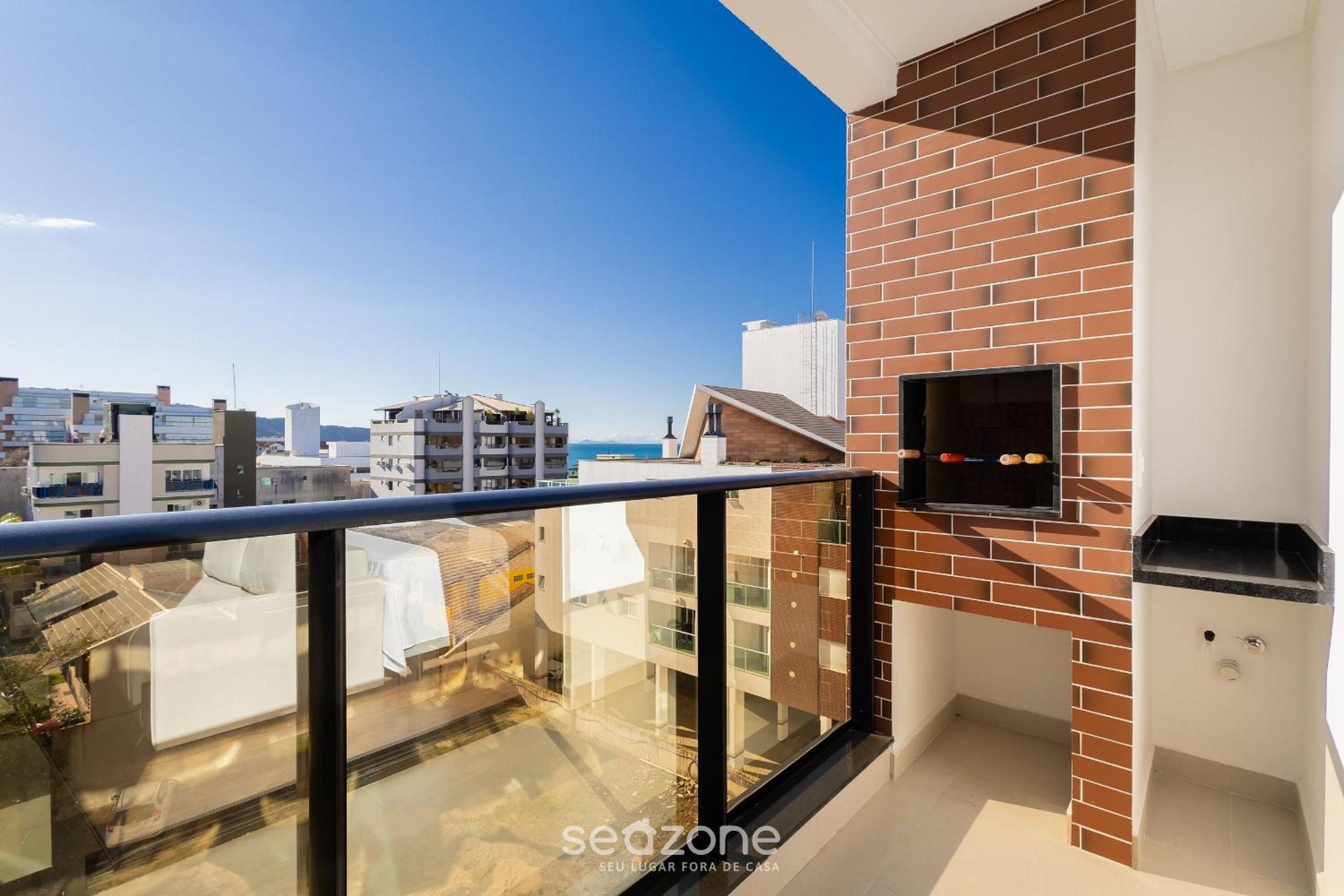 Apartments in a building with a pool 180m from the Beach in Bombinhas - SFRs