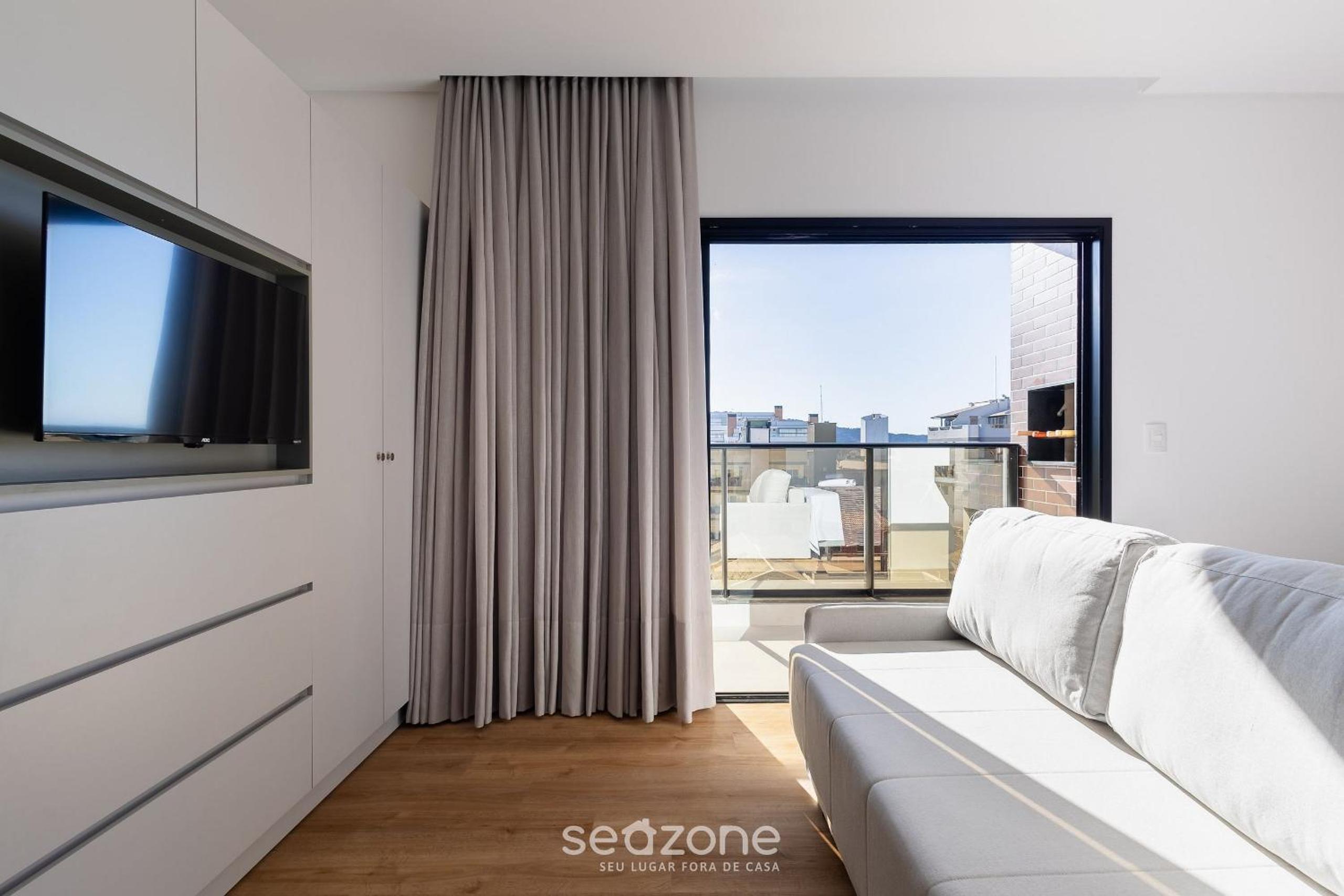 Apartments in a building with a pool 180m from the Beach in Bombinhas - SFRs