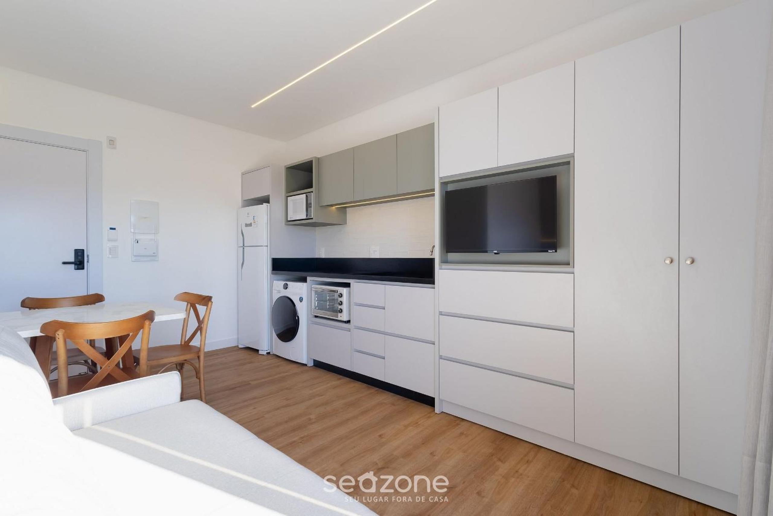 Apartments in a building with a pool 180m from the Beach in Bombinhas - SFRs