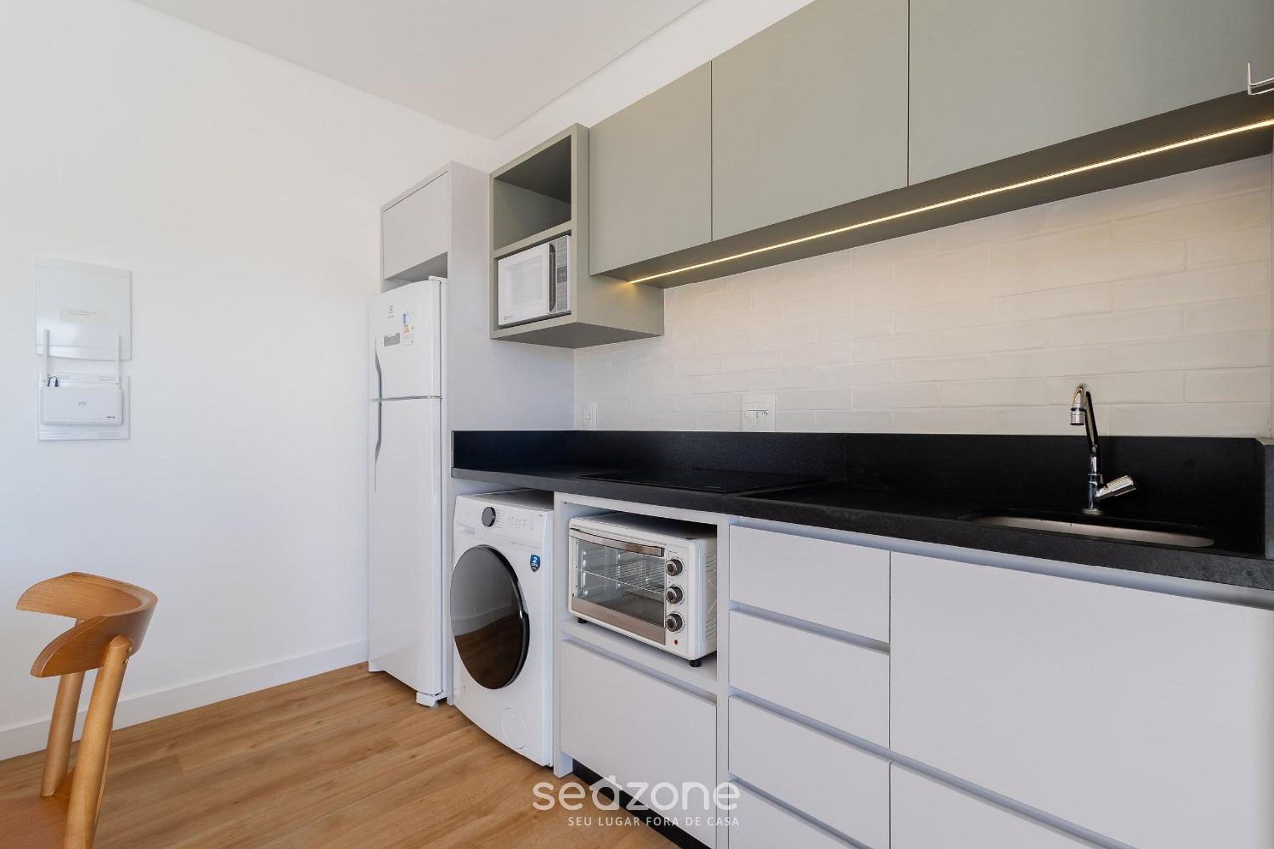 Apartments in a building with a pool 180m from the Beach in Bombinhas - SFRs