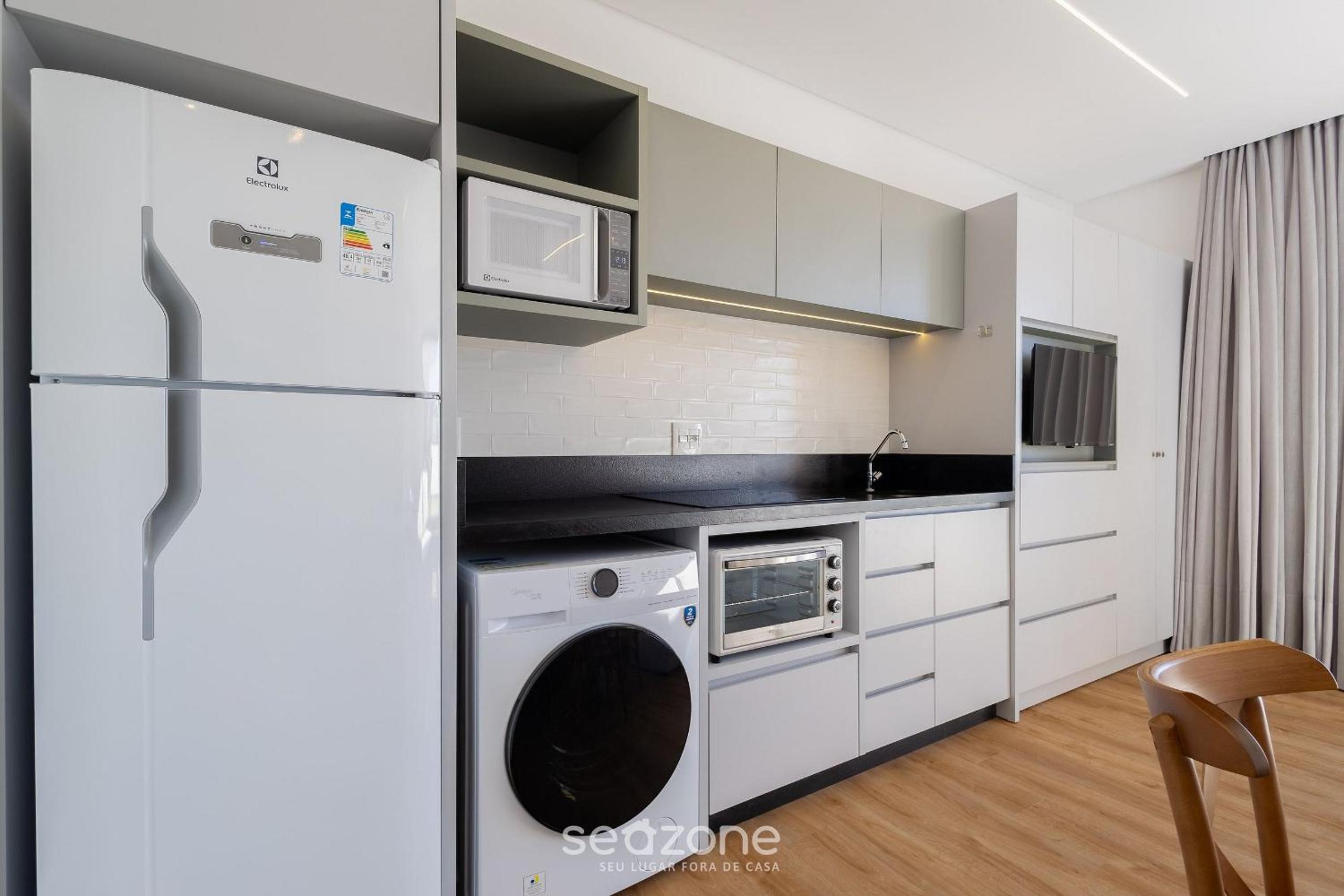 Apartments in a building with a pool 180m from the Beach in Bombinhas - SFRs