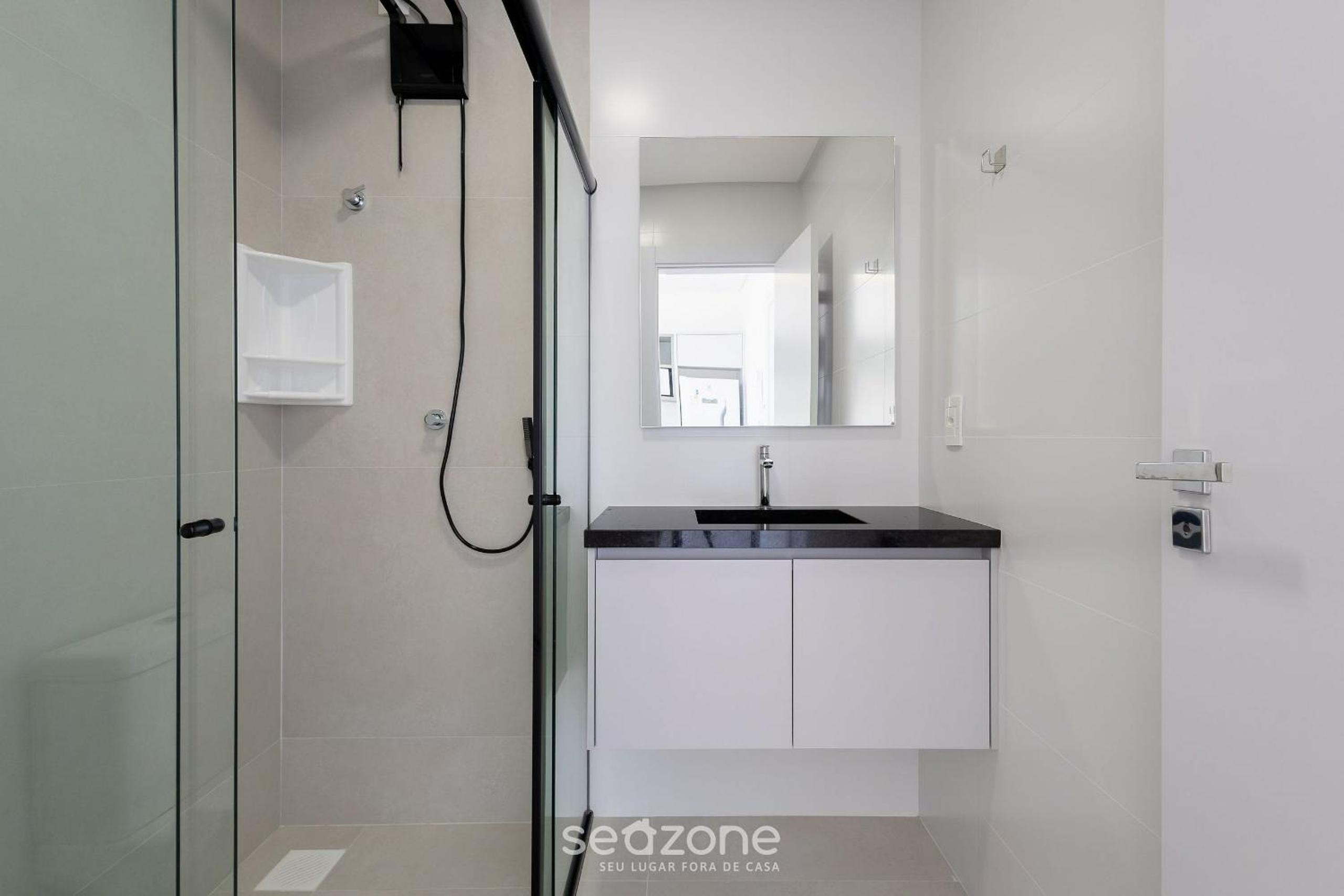 Apartments in a building with a pool 180m from the Beach in Bombinhas - SFRs