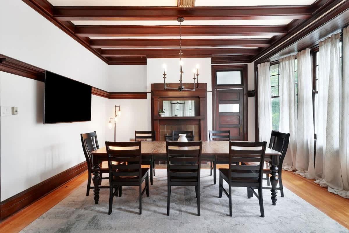 Spacious and Elegant Family Home in Mid-City