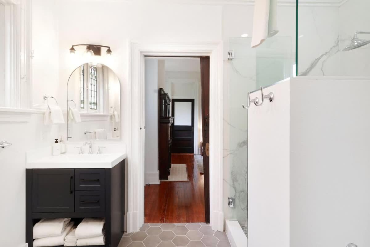 Spacious and Elegant Family Home in Mid-City