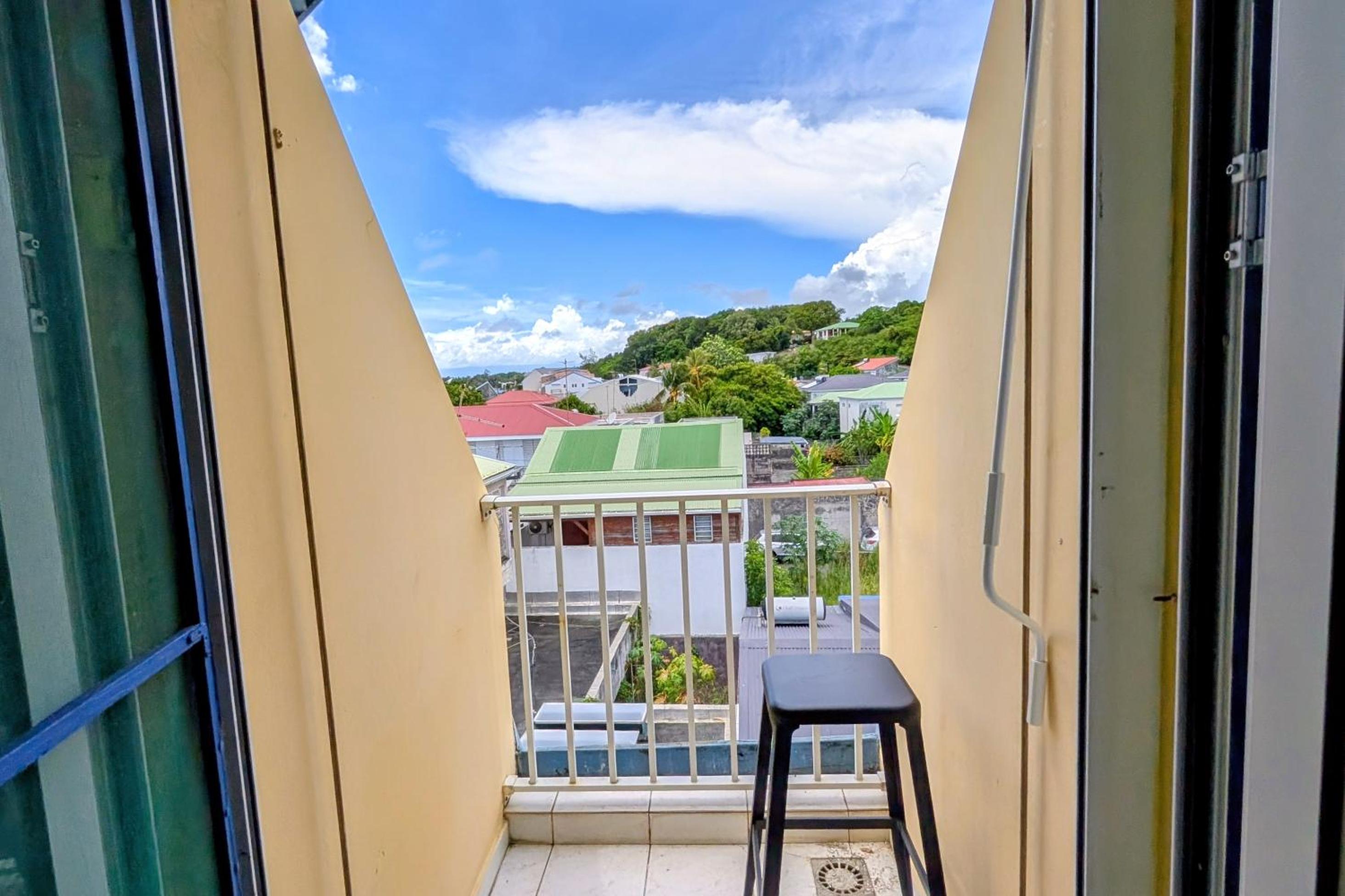 COEUR de Sainte Anne-Appartement à 50 m de la PLAGE-vue MER-Clim