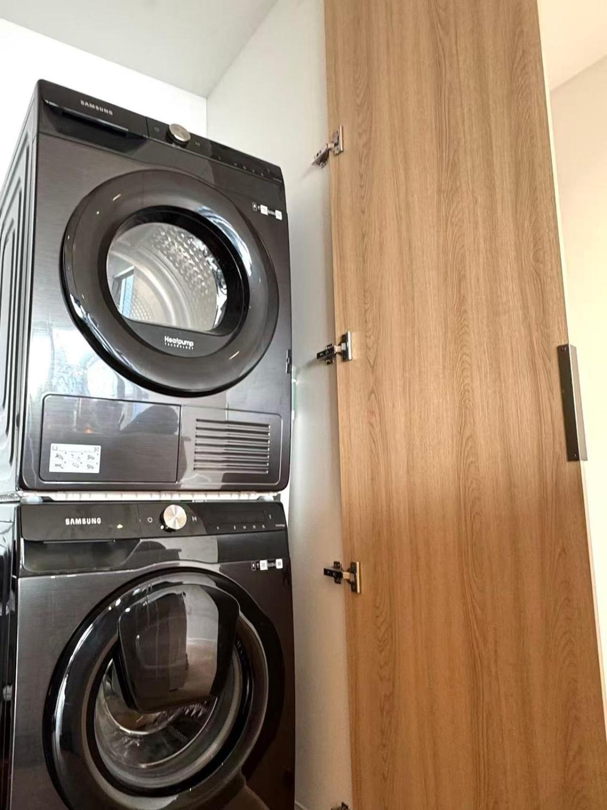 Sapphire luxury 1Br1Ba apartment in CBD with parking