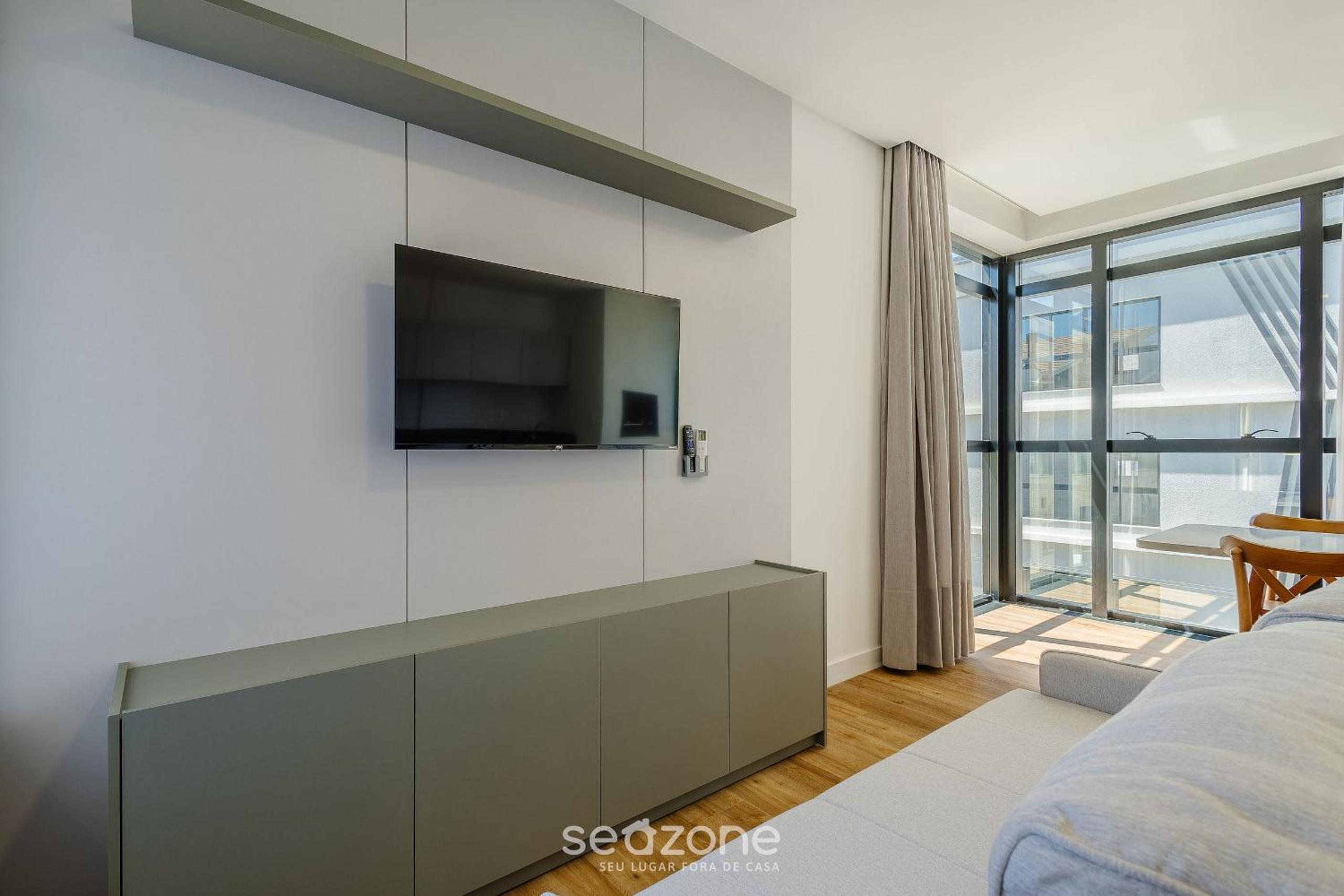 Apartments in a building with a pool 180m from the Beach in Bombinhas - SFRs
