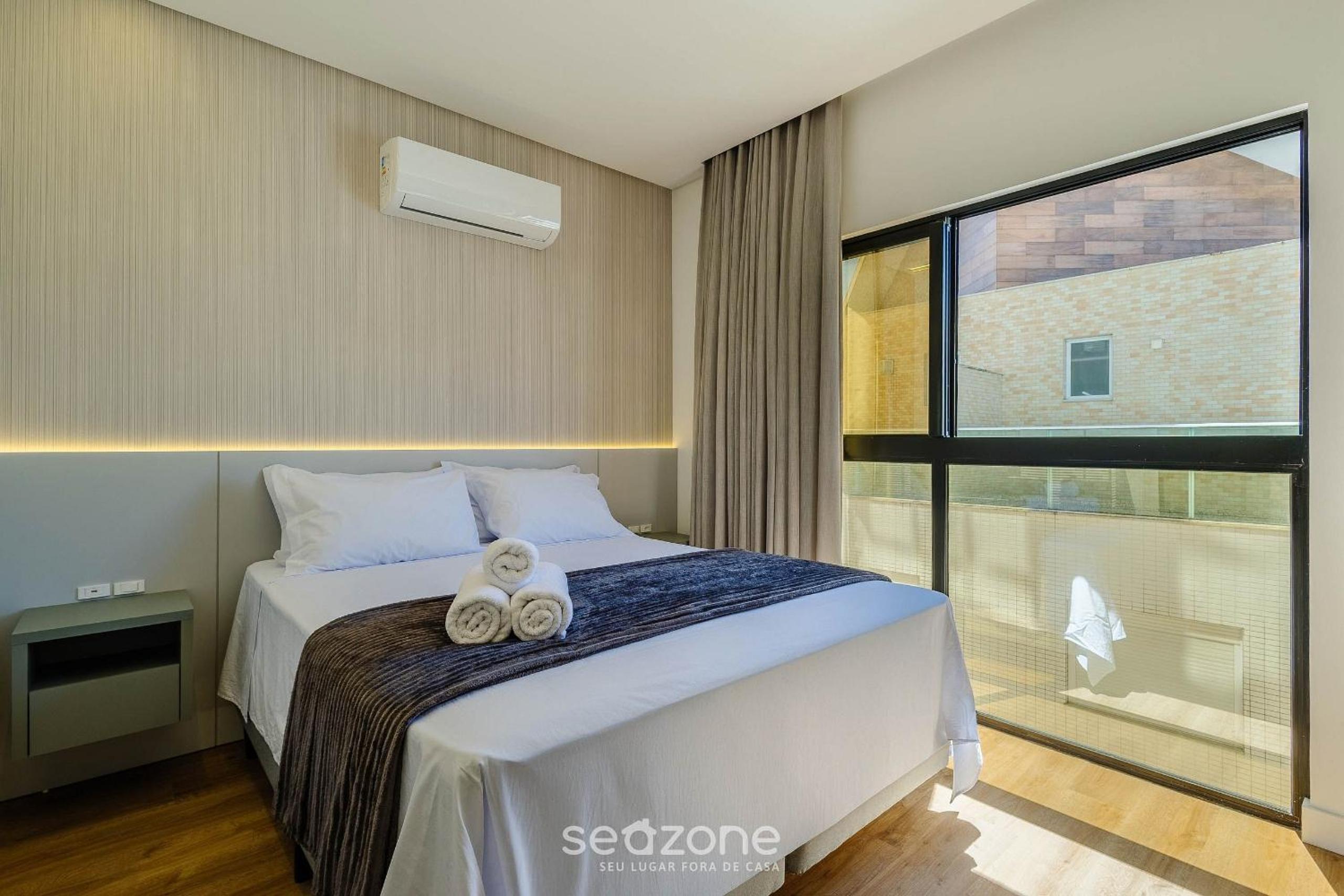 Apartments in a building with a pool 180m from the Beach in Bombinhas - SFRs
