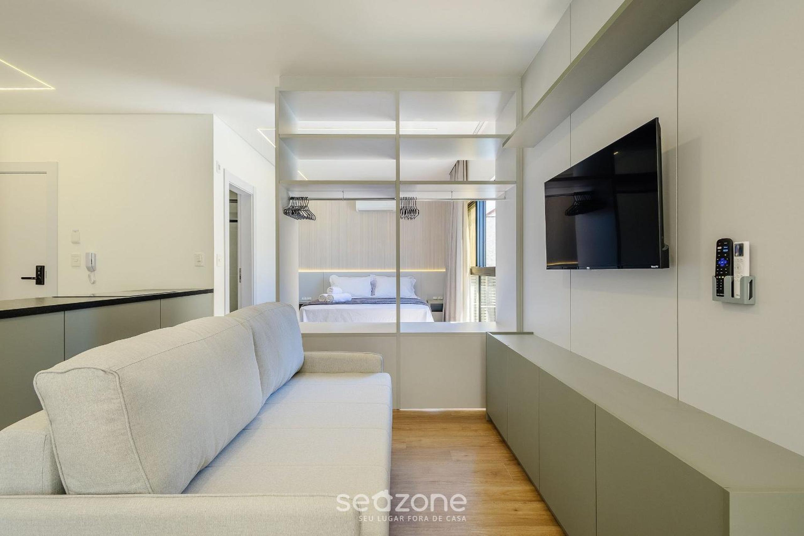 Apartments in a building with a pool 180m from the Beach in Bombinhas - SFRs