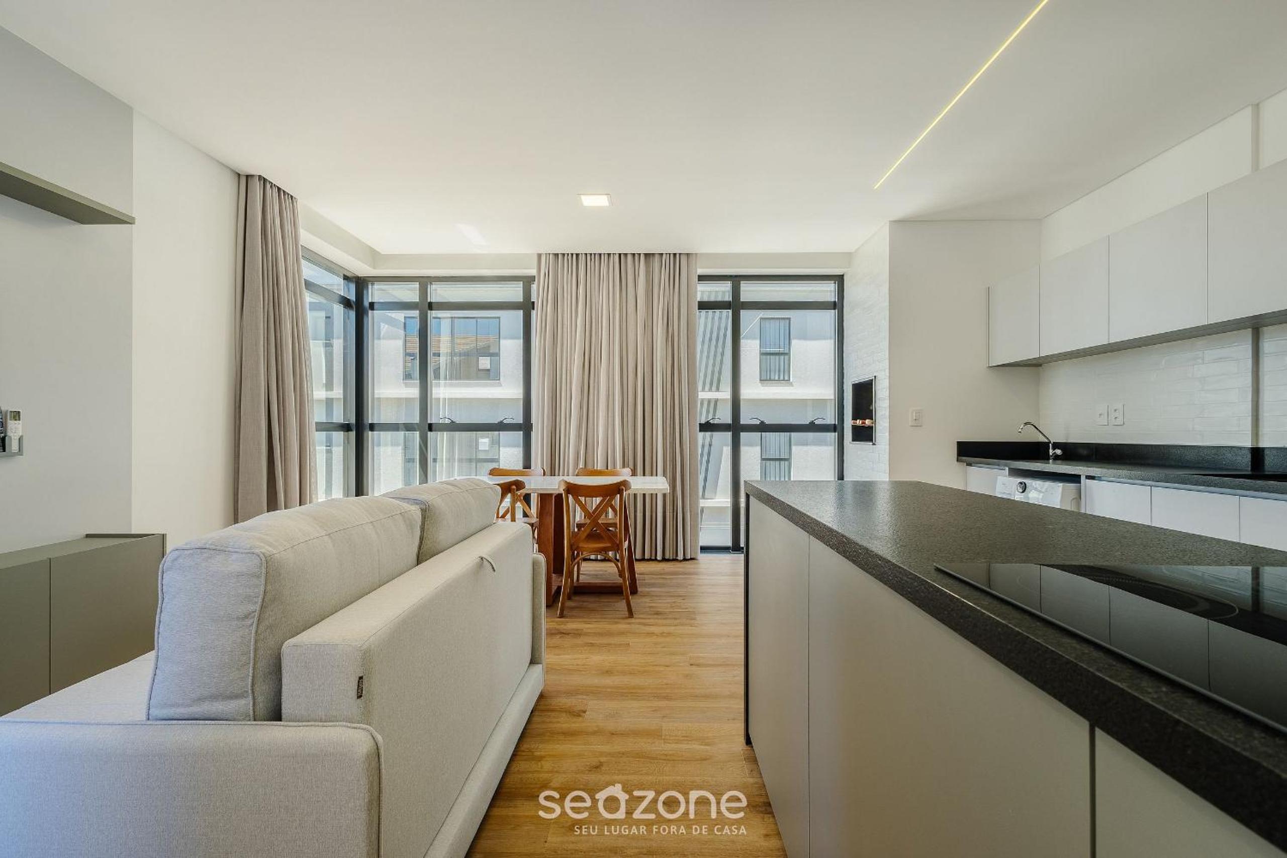 Apartments in a building with a pool 180m from the Beach in Bombinhas - SFRs