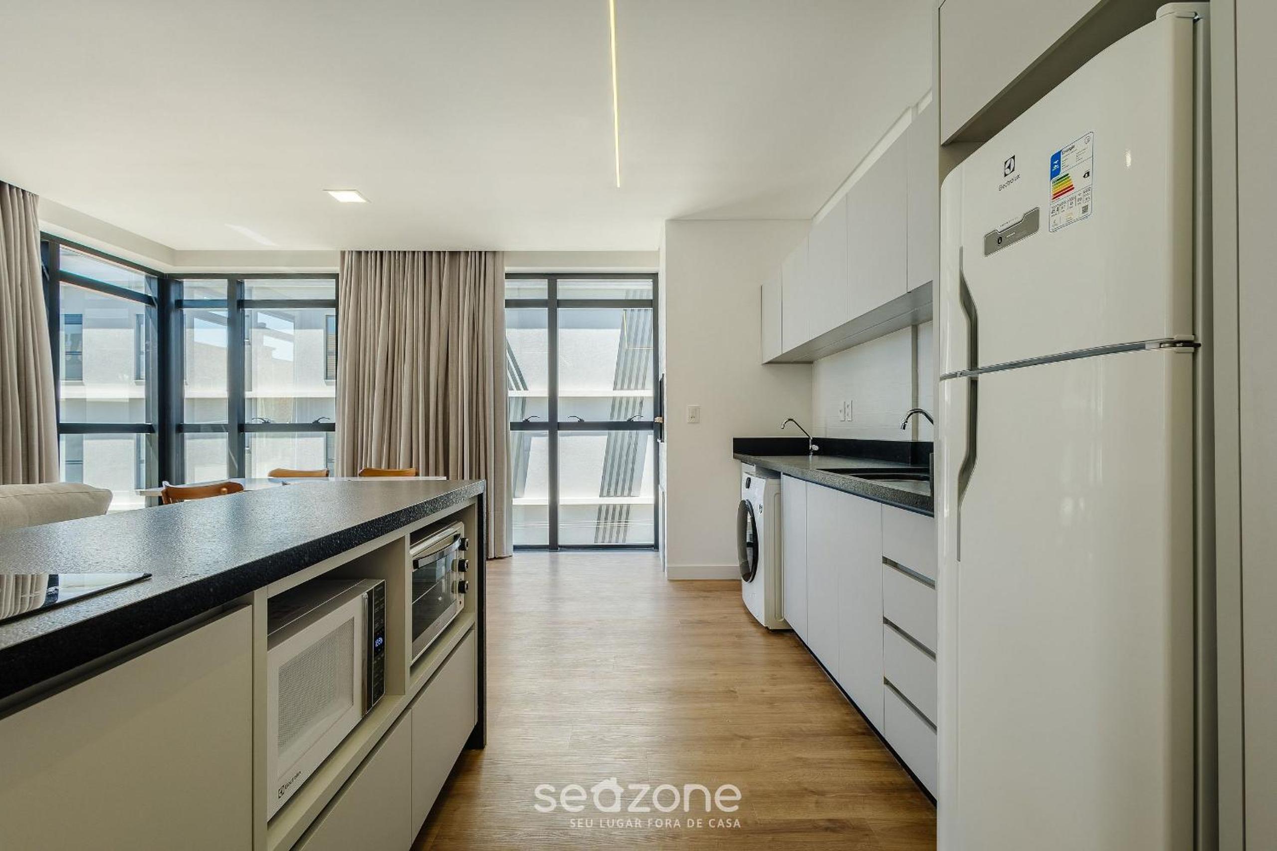 Apartments in a building with a pool 180m from the Beach in Bombinhas - SFRs
