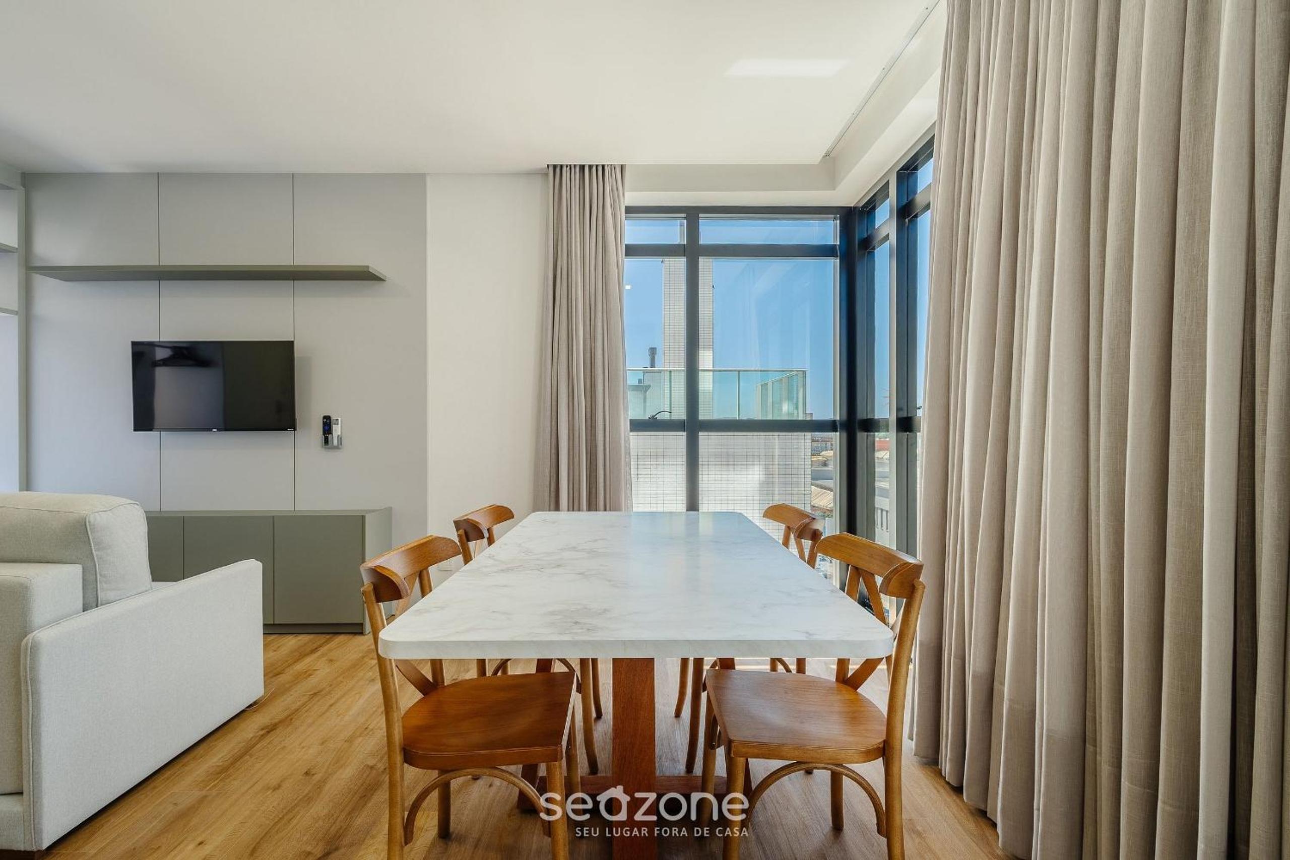 Apartments in a building with a pool 180m from the Beach in Bombinhas - SFRs