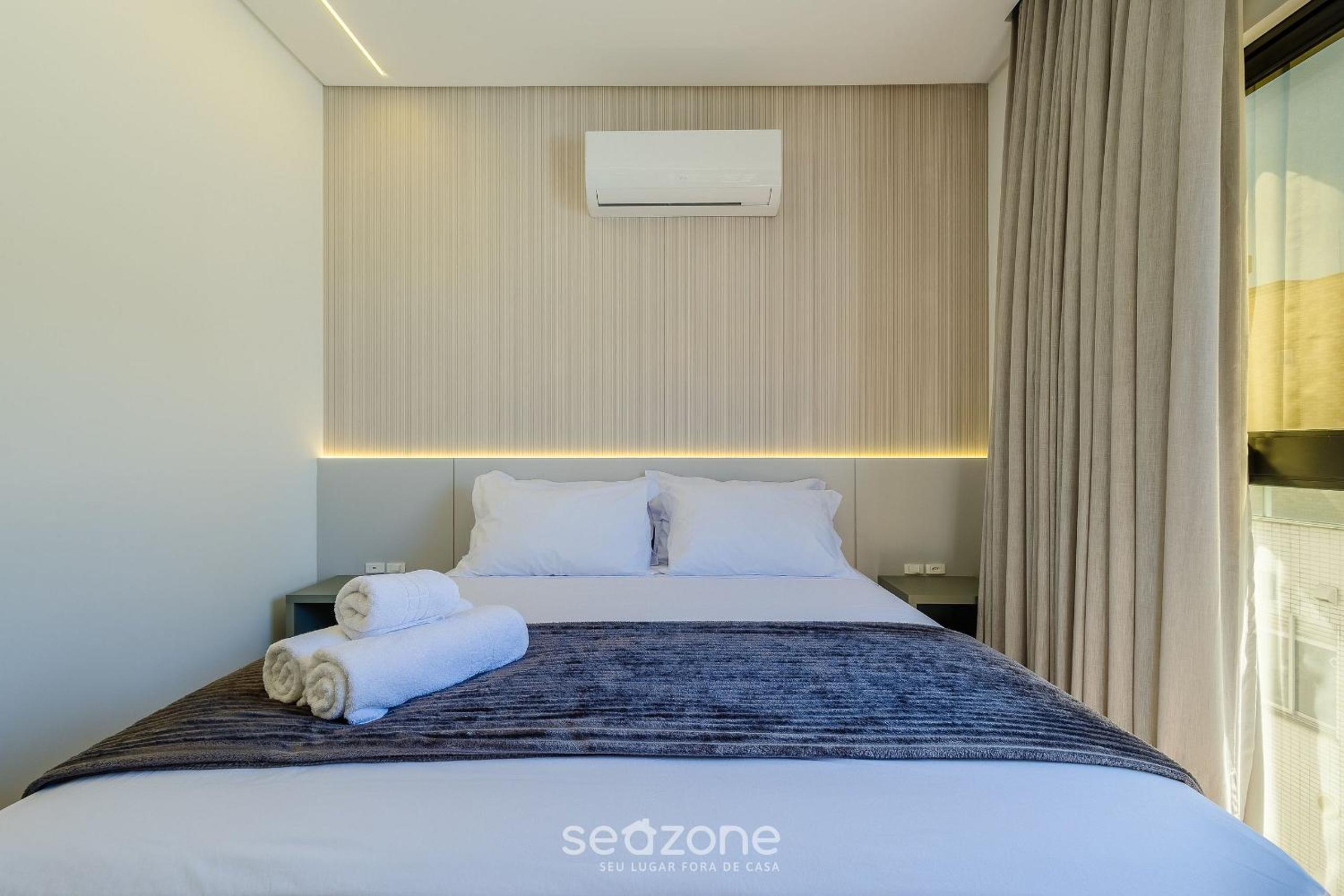 Apartments in a building with a pool 180m from the Beach in Bombinhas - SFRs
