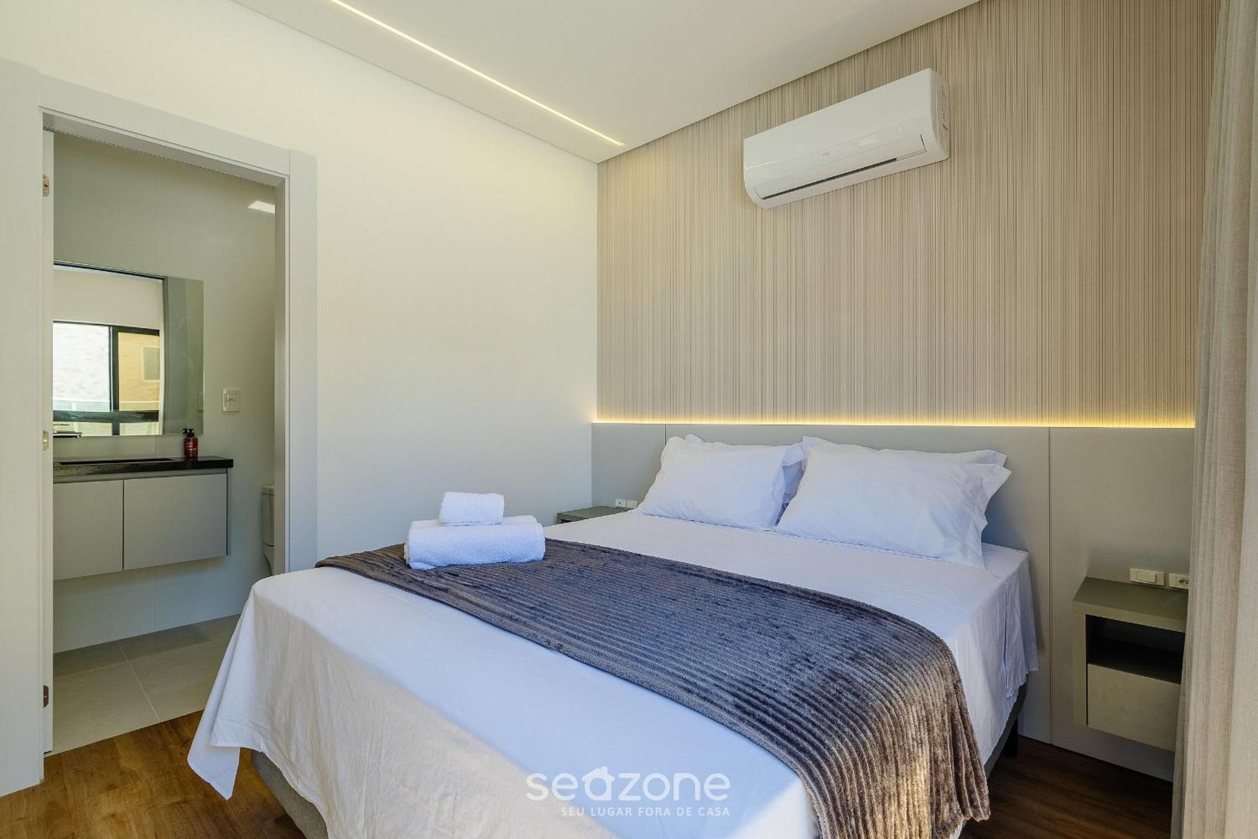 Apartments in a building with a pool 180m from the Beach in Bombinhas - SFRs