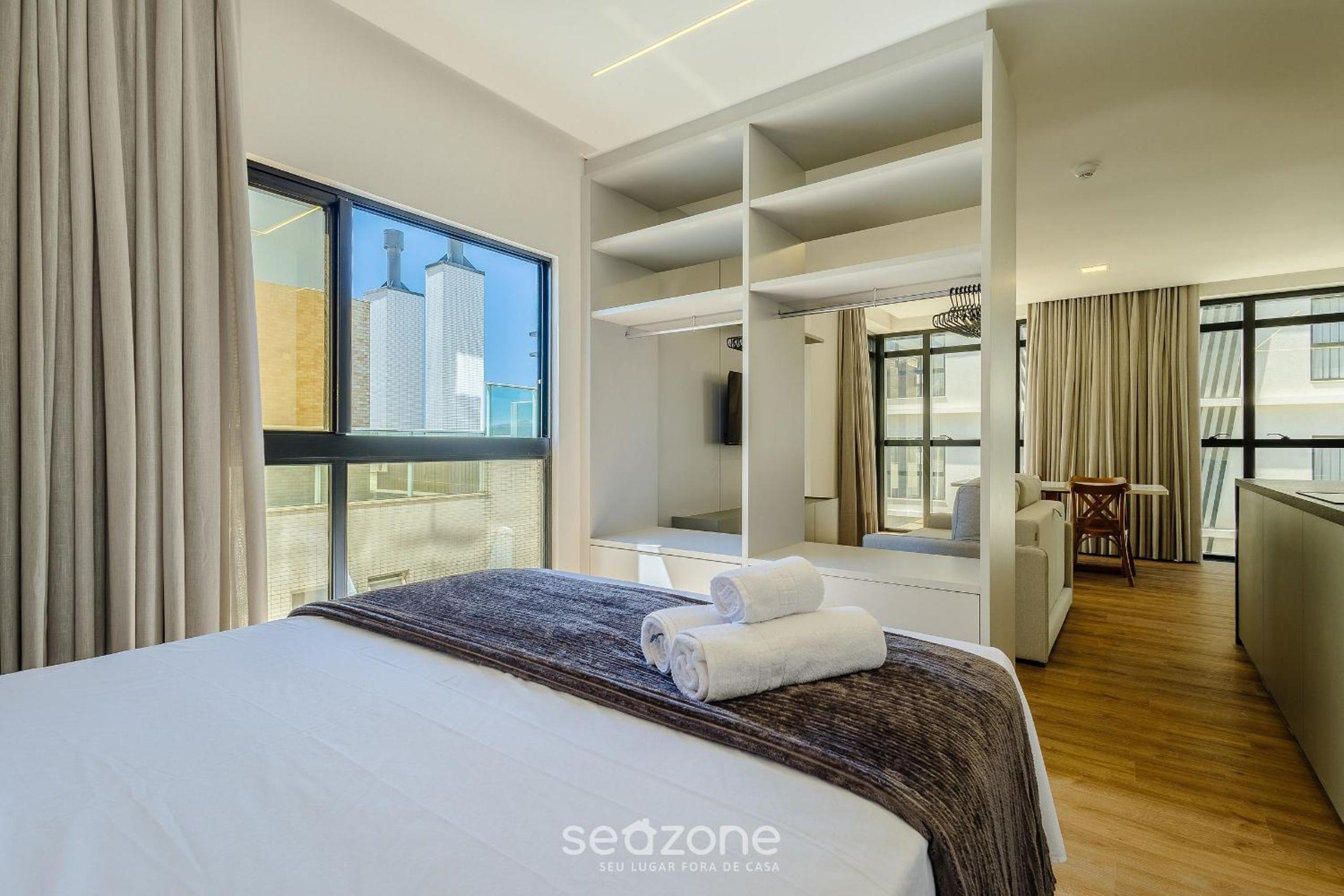 Apartments in a building with a pool 180m from the Beach in Bombinhas - SFRs
