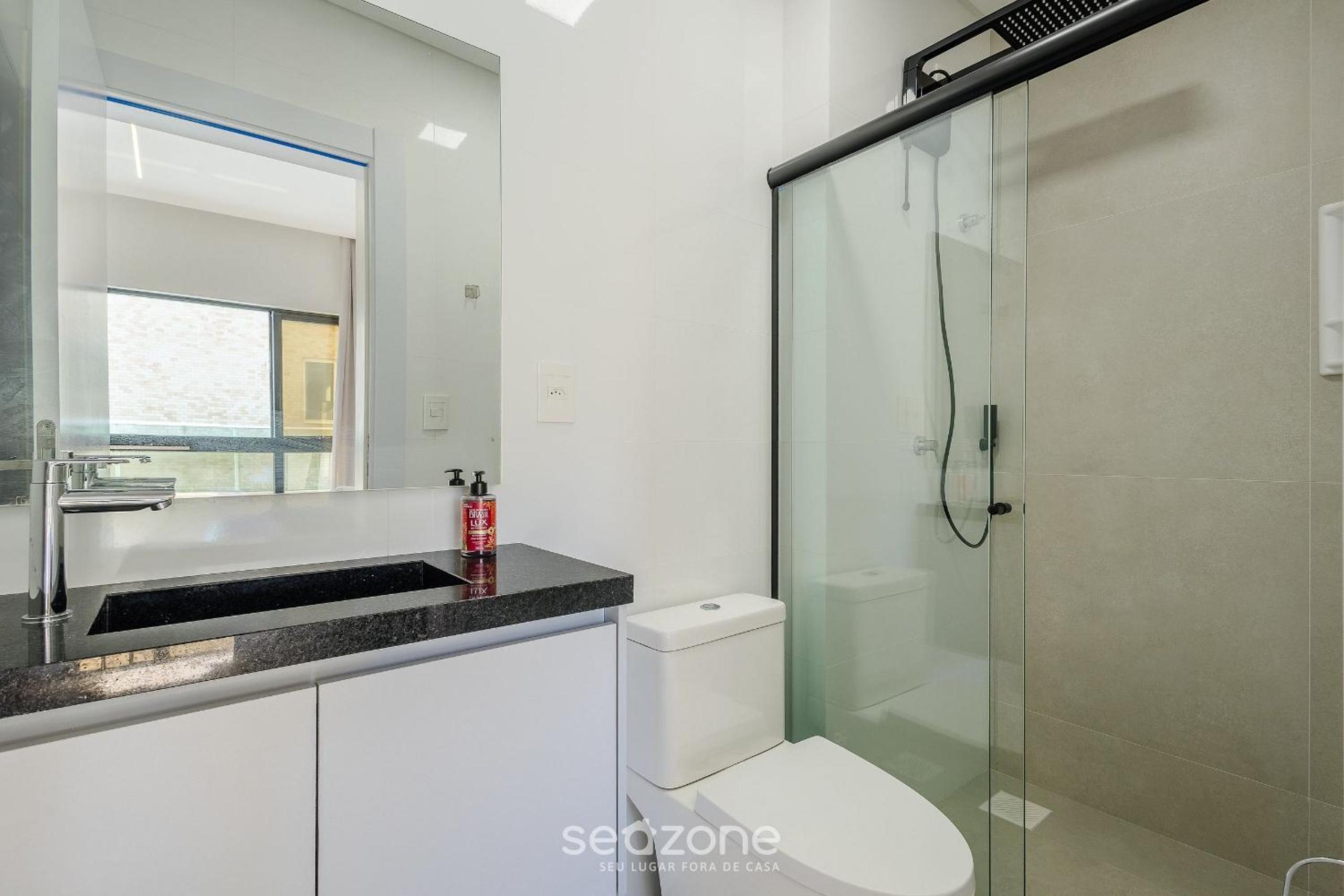 Apartments in a building with a pool 180m from the Beach in Bombinhas - SFRs