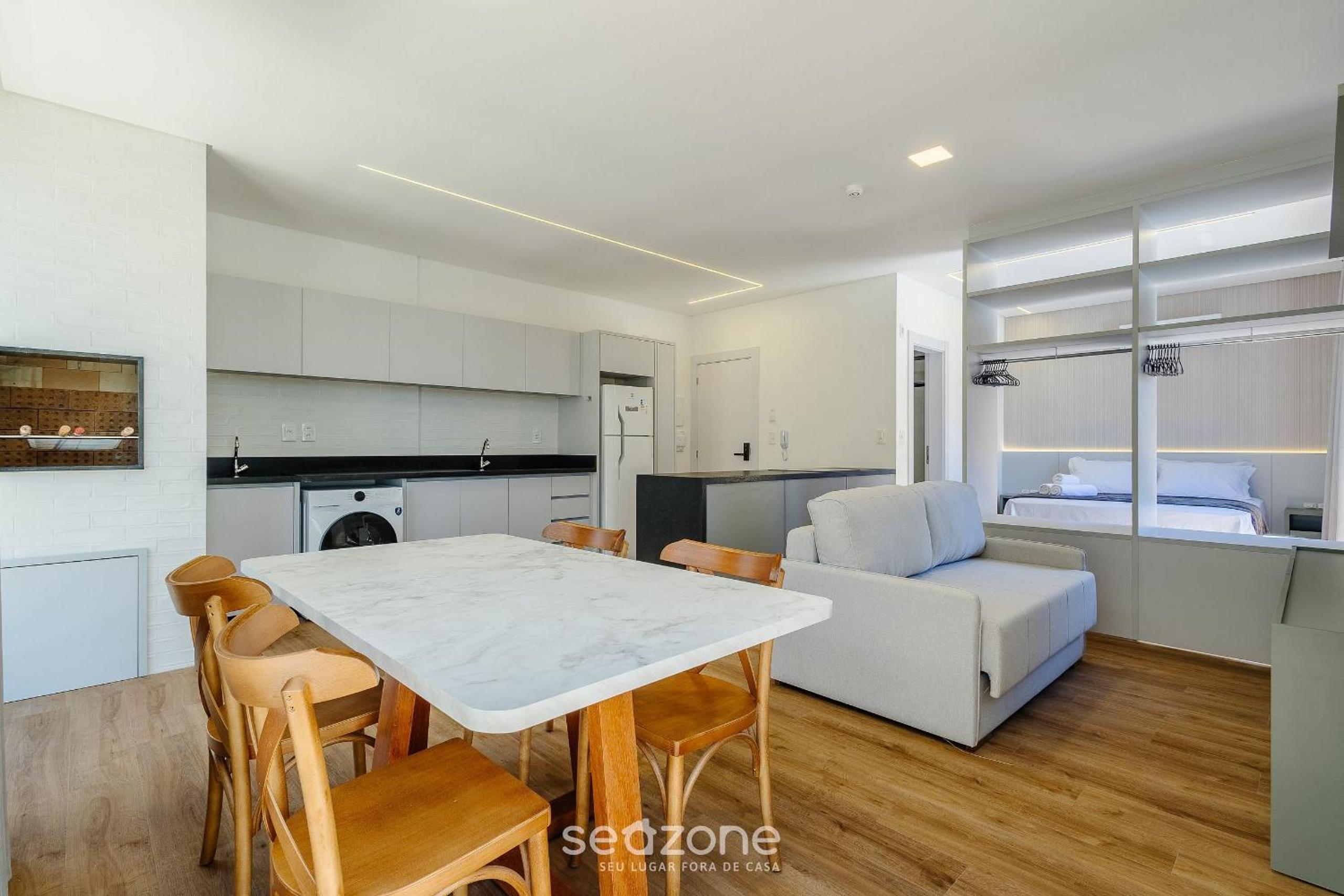Apartments in a building with a pool 180m from the Beach in Bombinhas - SFRs