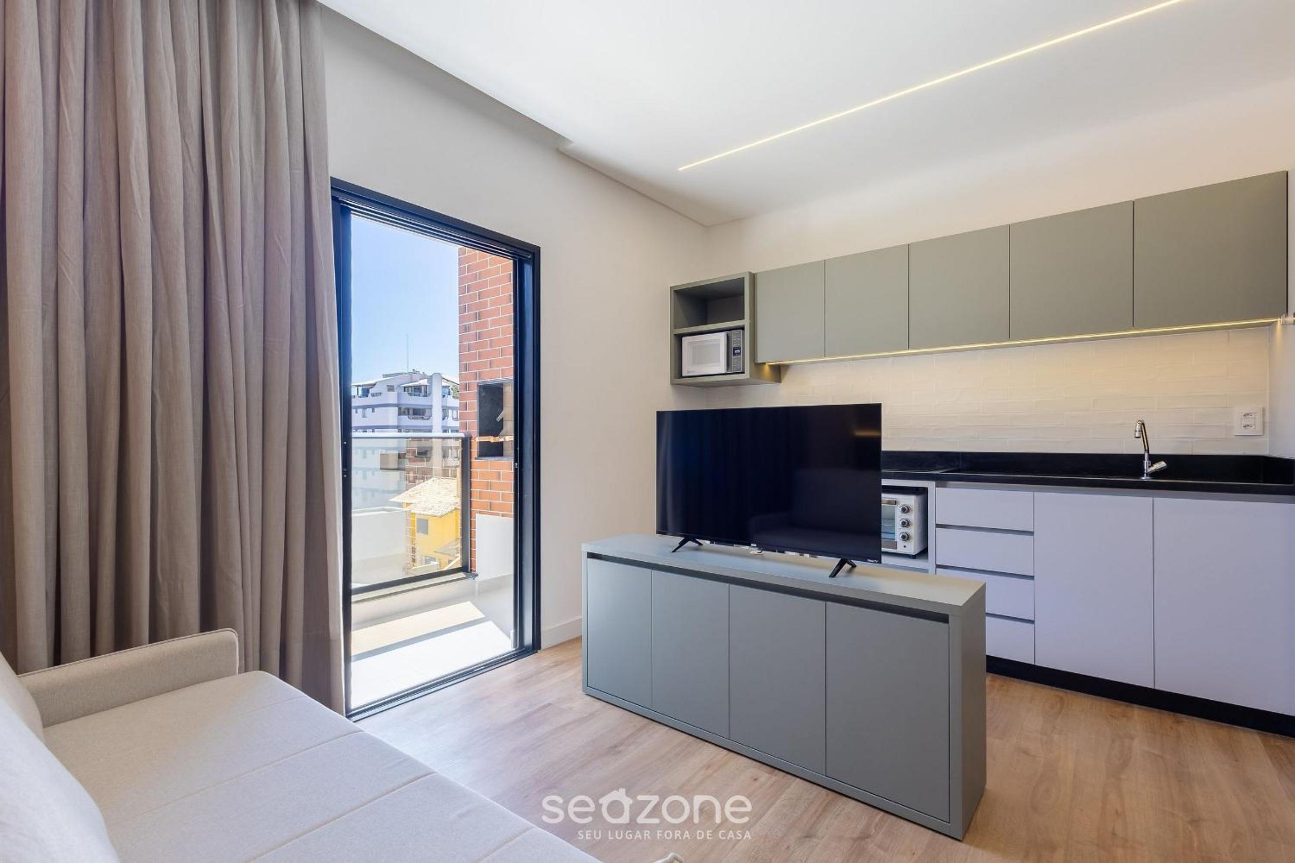 Apartments in a building with a pool 180m from the Beach in Bombinhas - SFRs