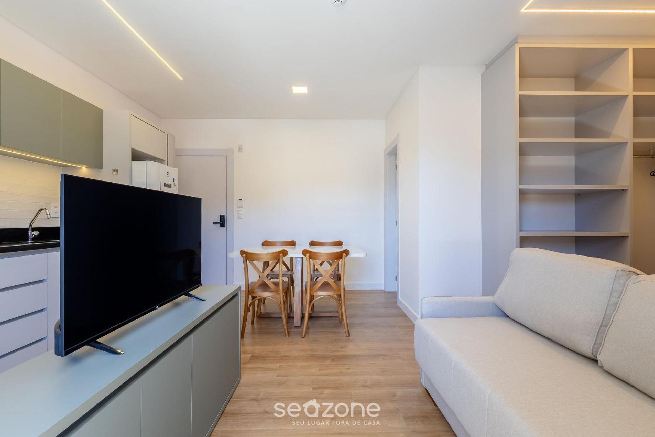 Apartments in a building with a pool 180m from the Beach in Bombinhas - SFRs