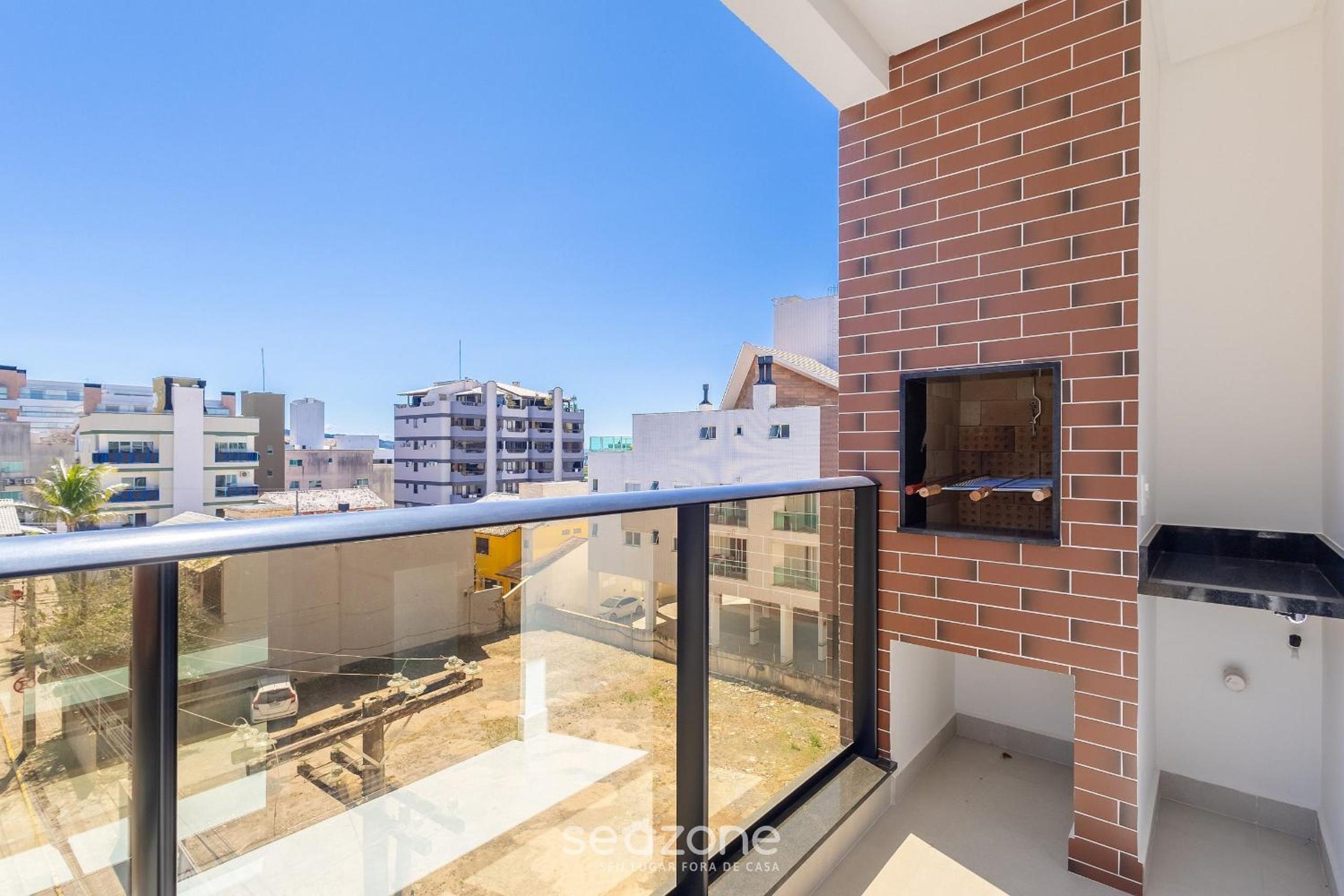 Apartments in a building with a pool 180m from the Beach in Bombinhas - SFRs